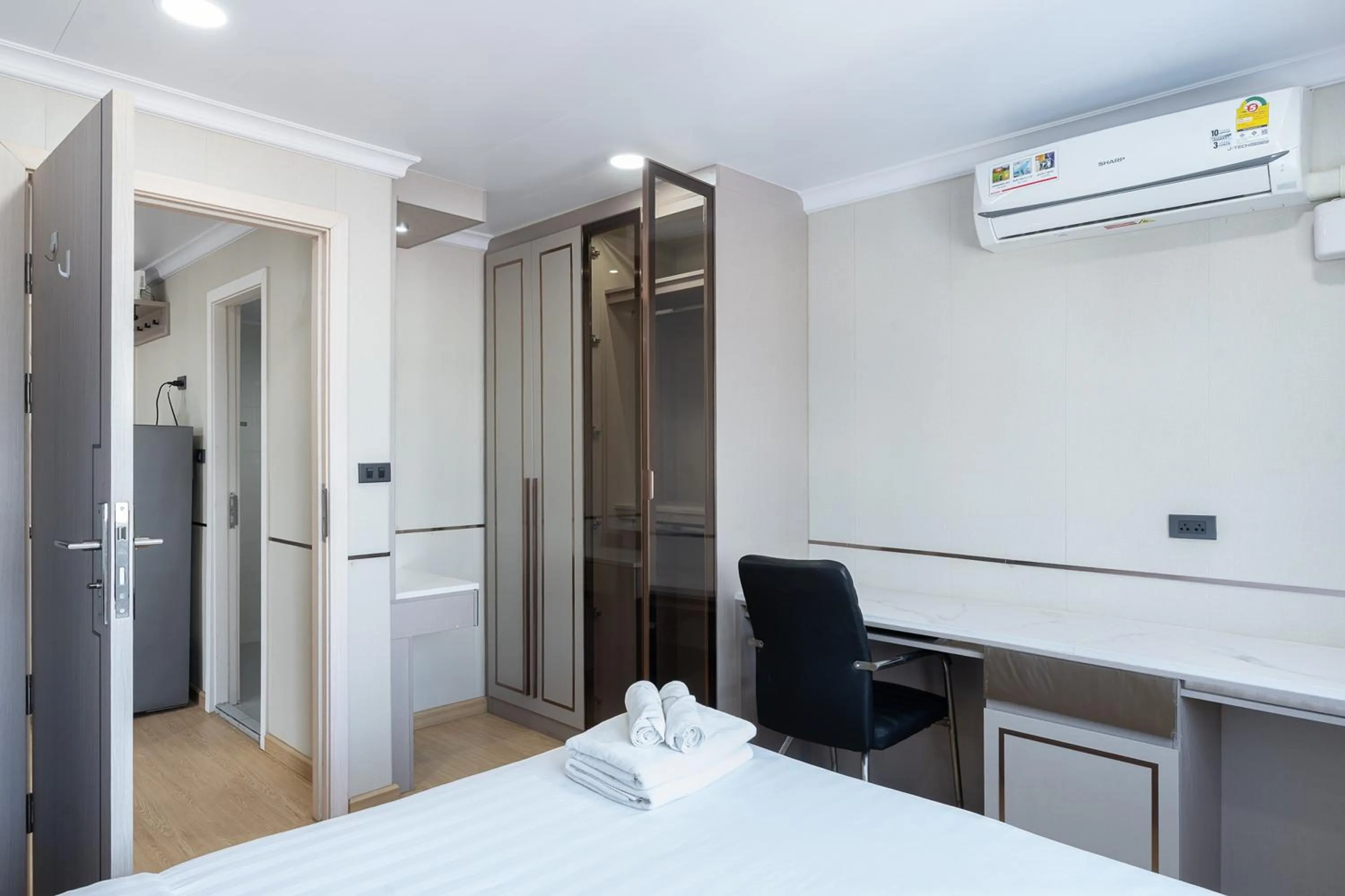 Bedroom, Bed in TJ 4711 Residence