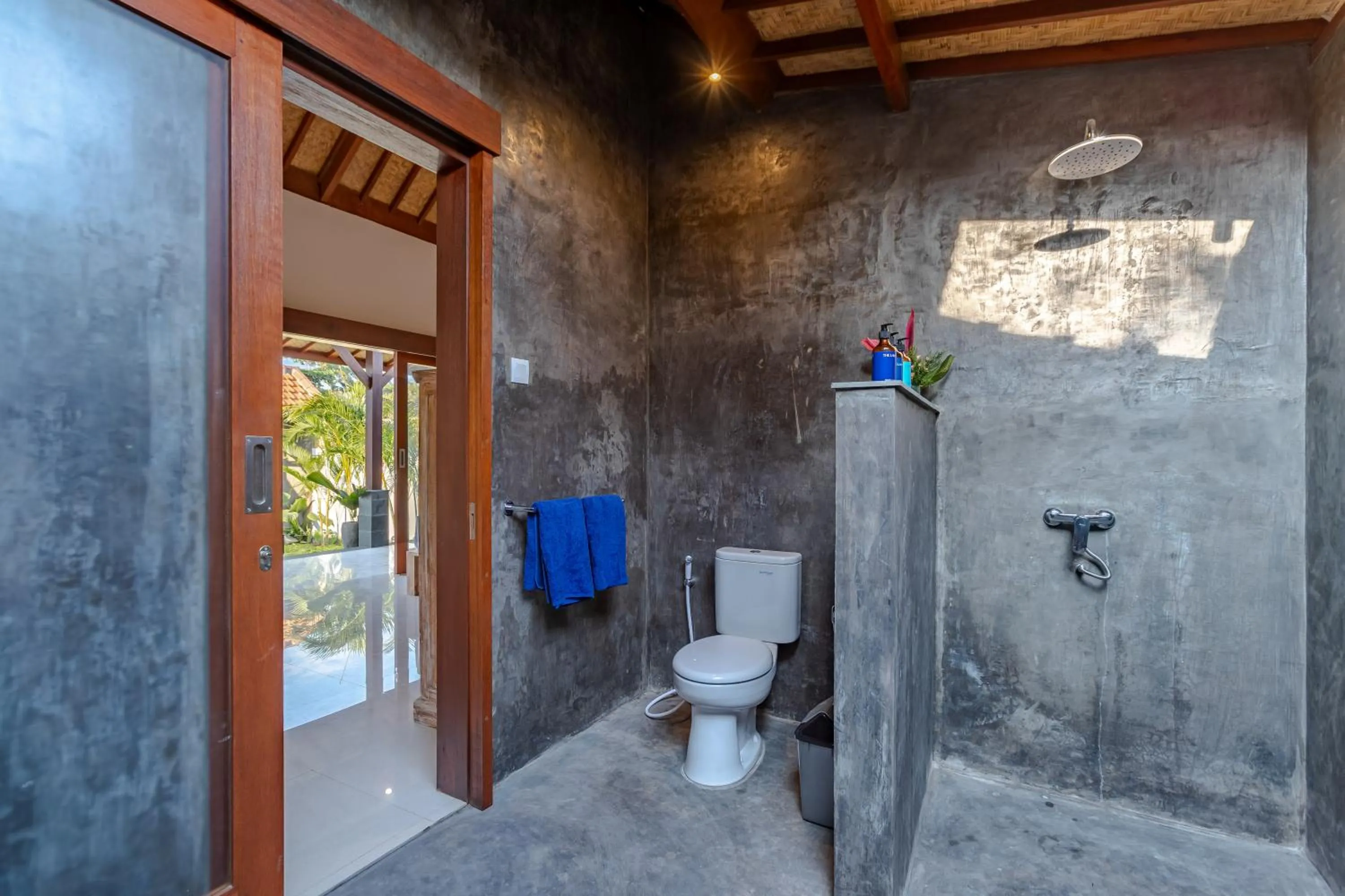 Bathroom in The Lavana Roemah Juwet Nyanyi Beach