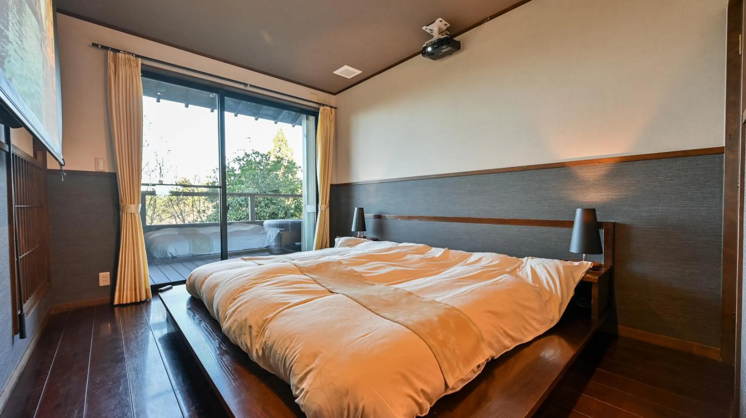 Photo of the whole room, Bed in Kaze no Tani no Iori