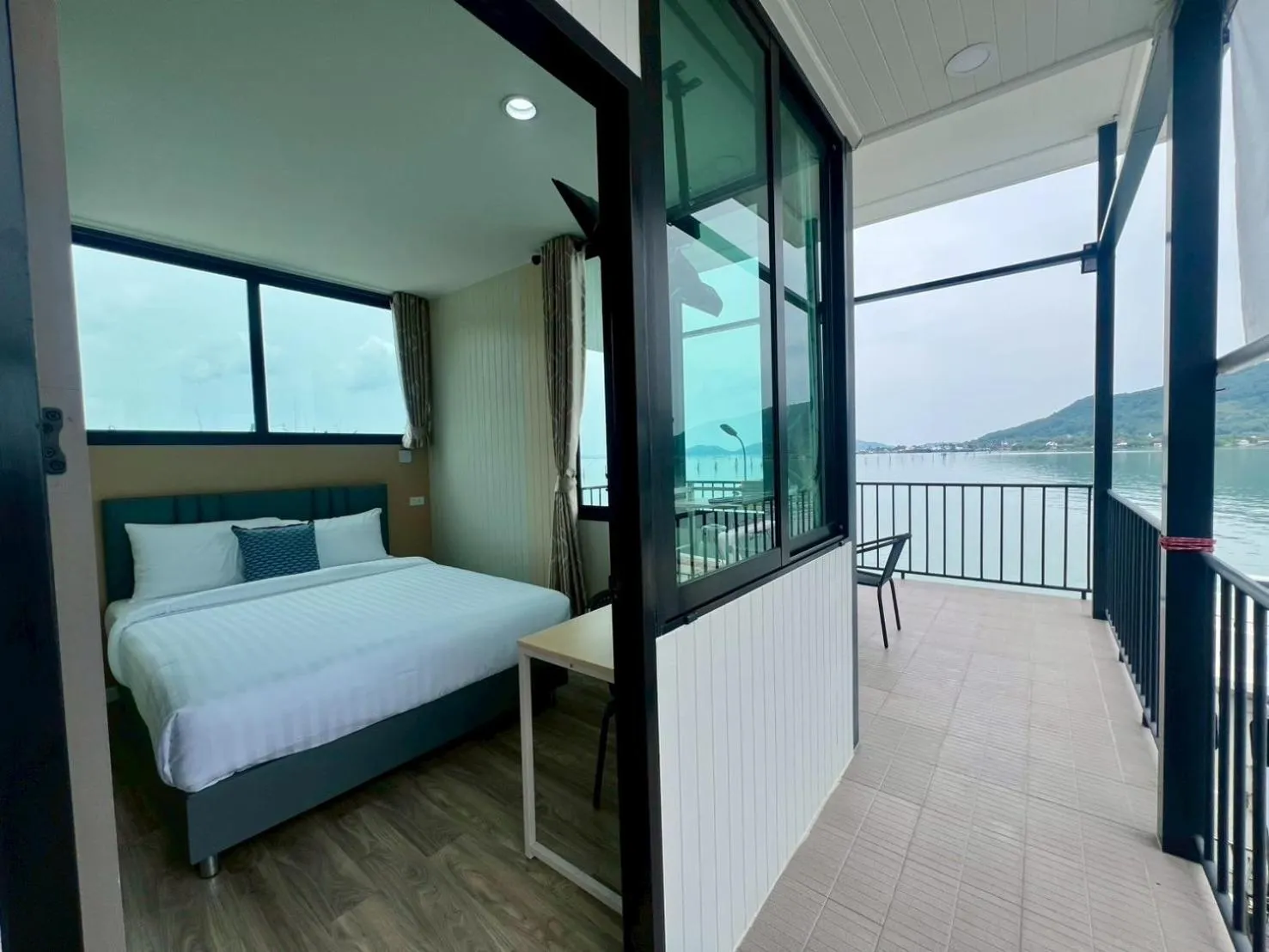 Photo of the whole room, Bed in Casa Der See Boutique House