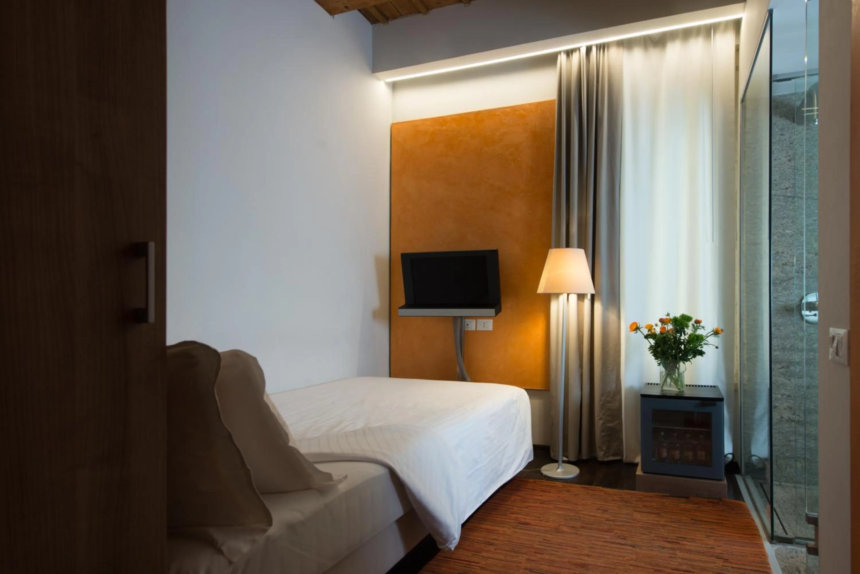 Photo of the whole room, TV/Entertainment Center in Hotel Palladio