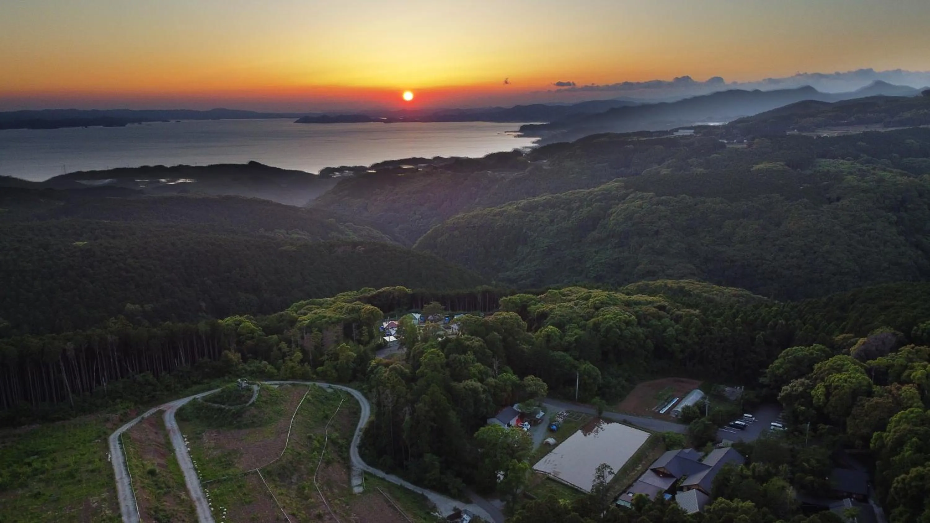 Bird's eye view in Tsuwabuki no Hana