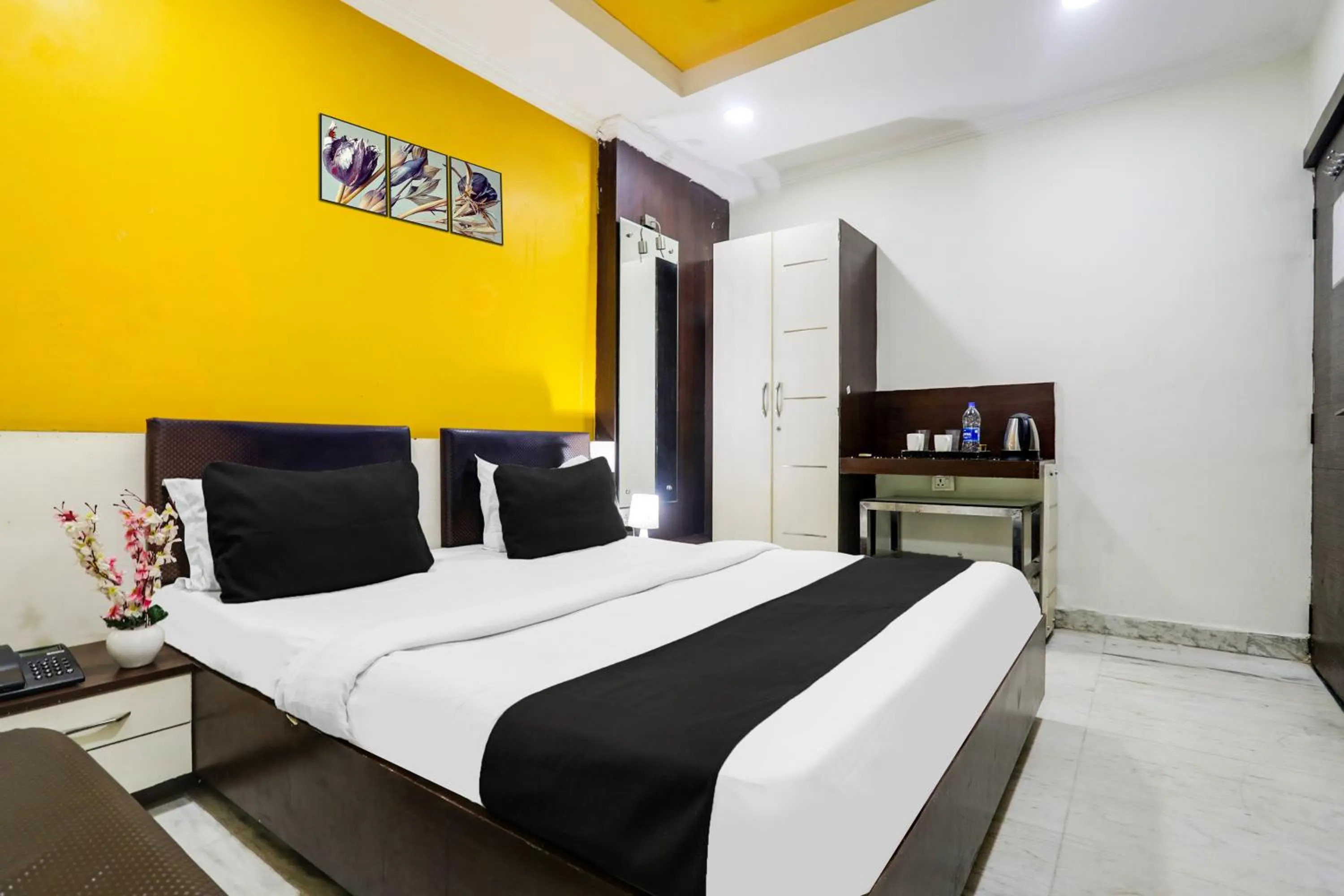 Standard Double Room - single occupancy in Super Collection O MP Nagar