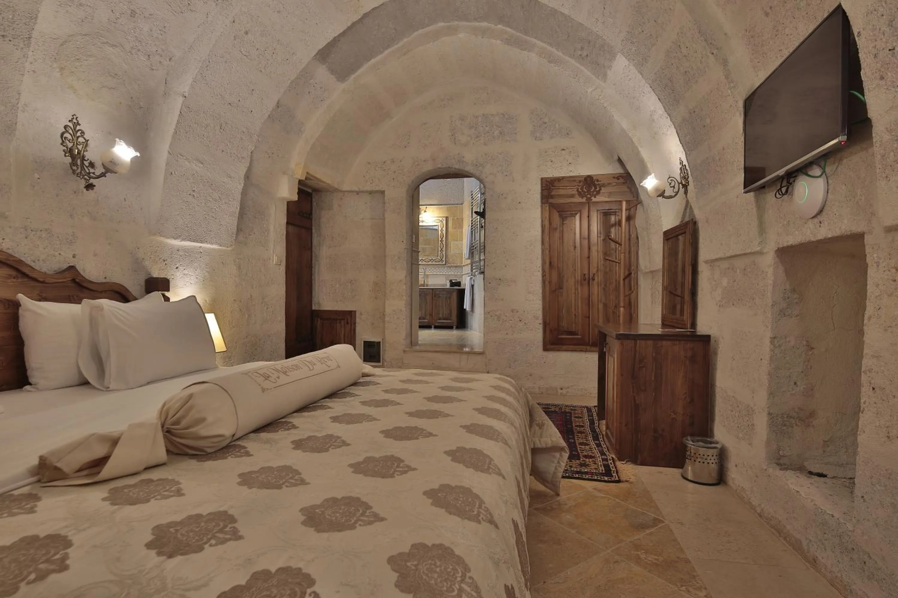 Other, Bed in My Cave La Maison Du Reve