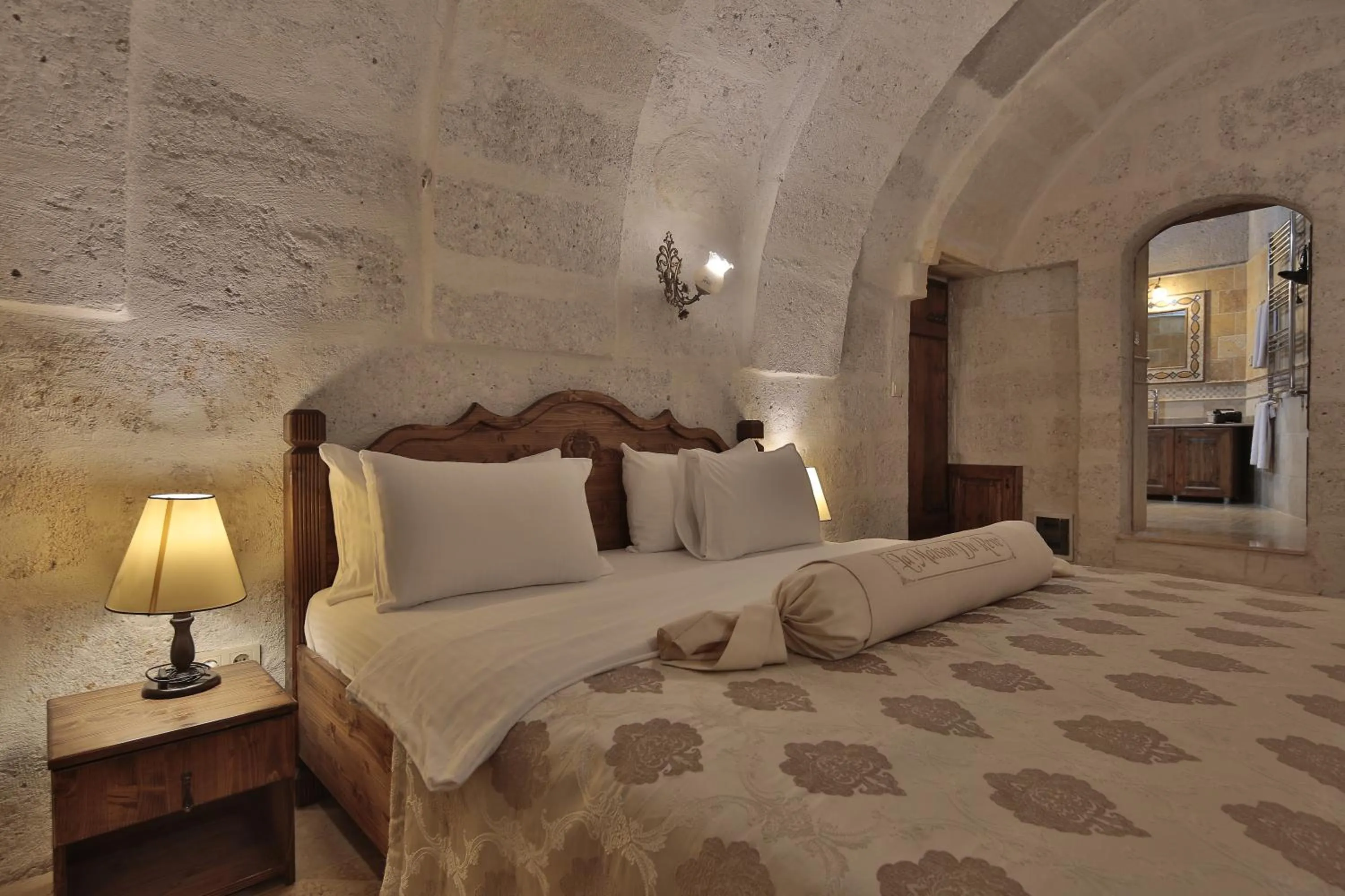 Other, Bed in My Cave La Maison Du Reve