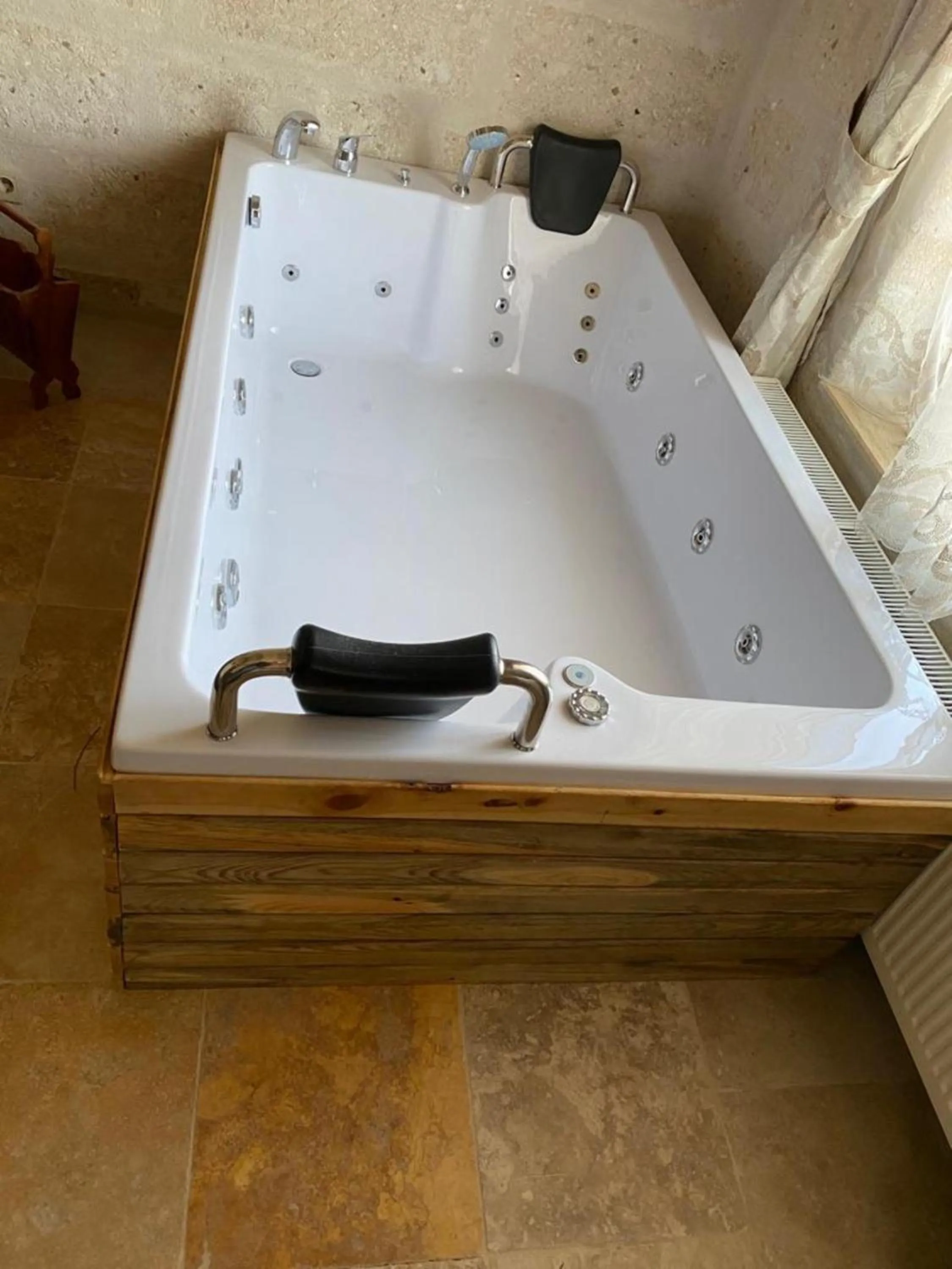 Hot Tub in My Cave La Maison Du Reve