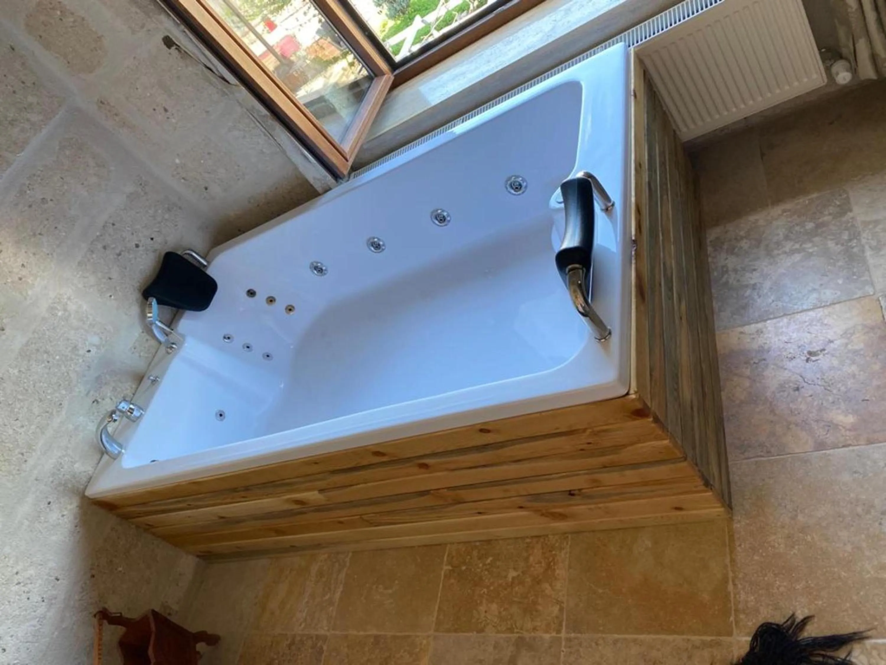 Hot Tub in My Cave La Maison Du Reve