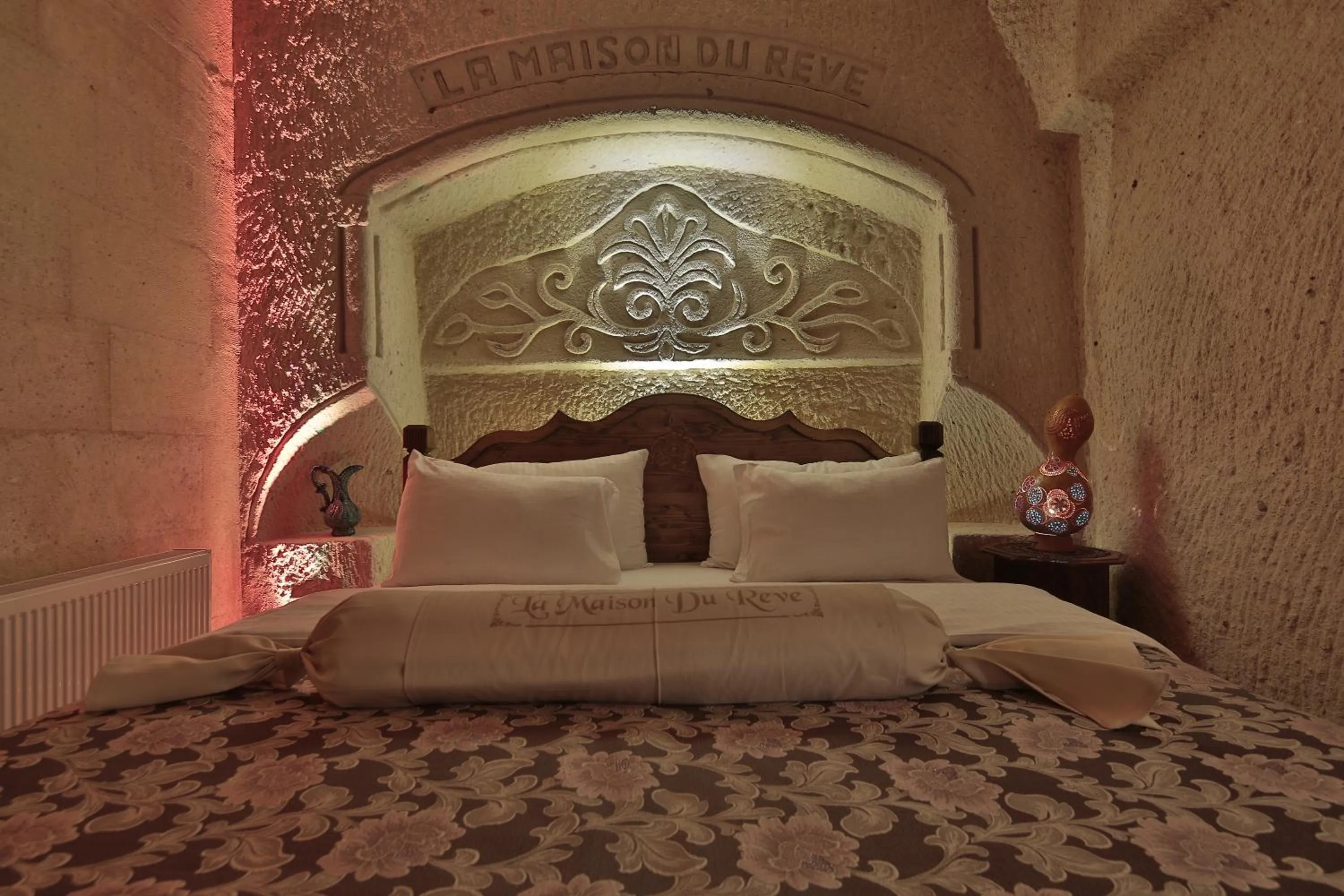 Other, Bed in My Cave La Maison Du Reve