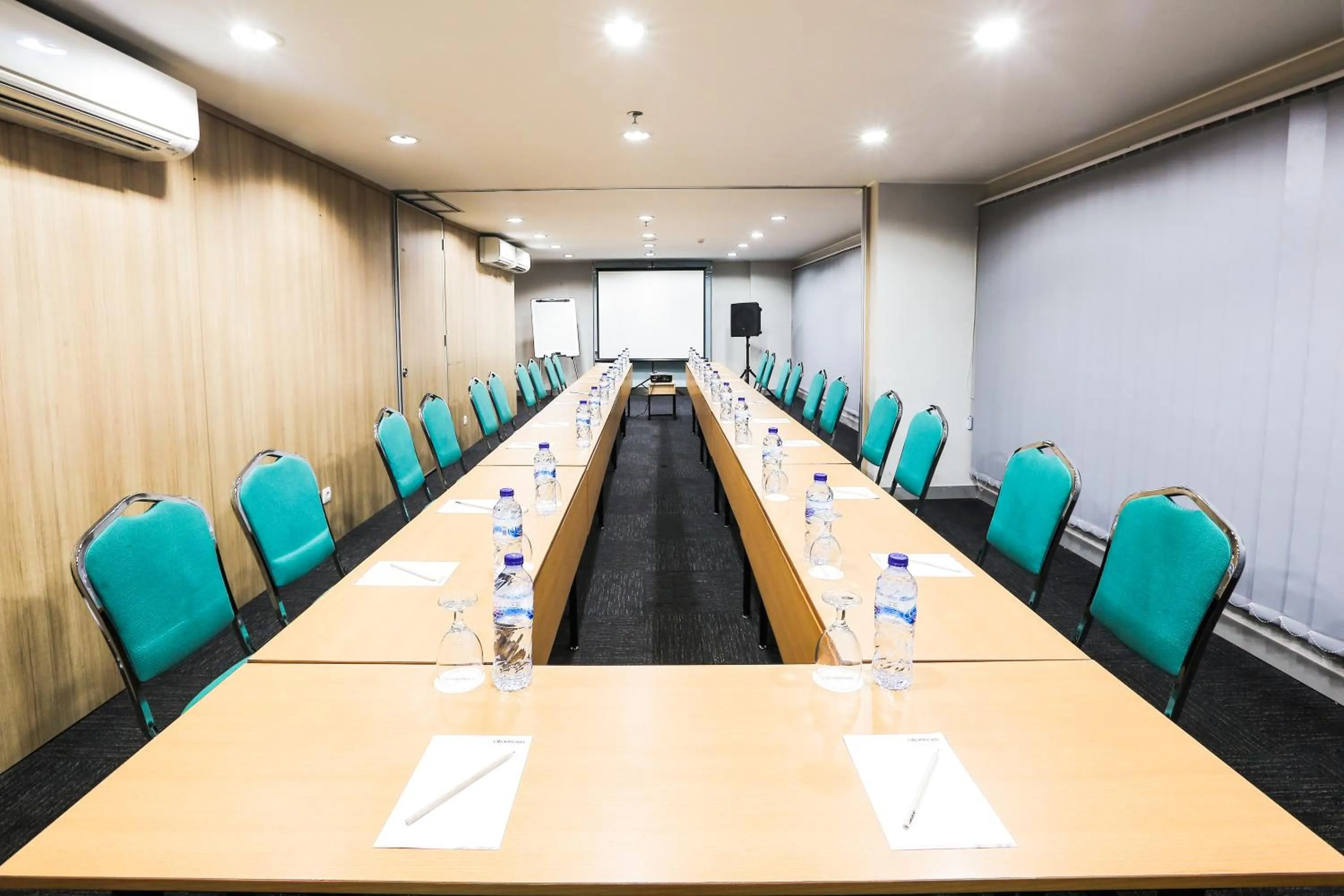 Business facilities in Hotel Citradream Bandung