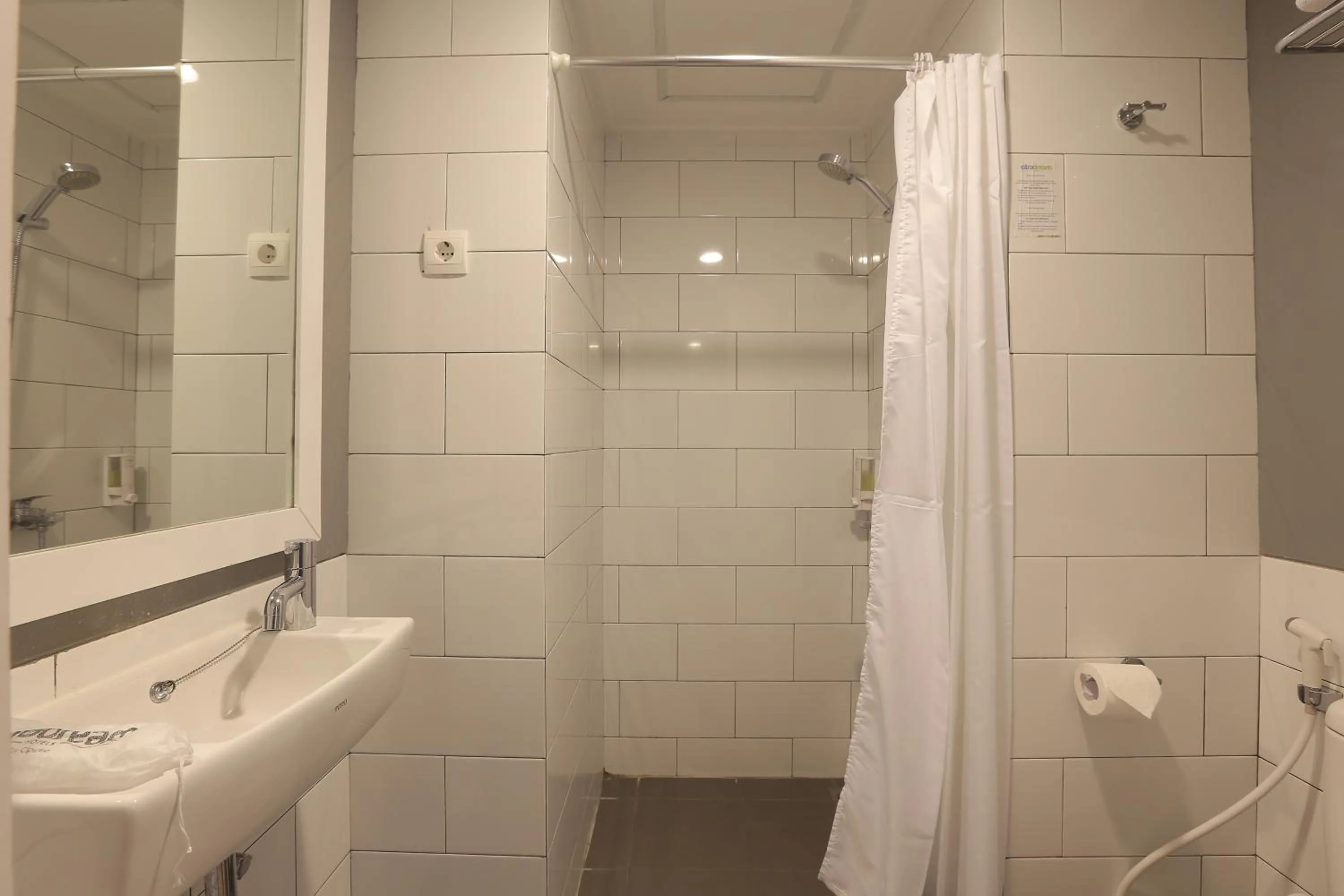 Shower in Hotel Citradream Bandung