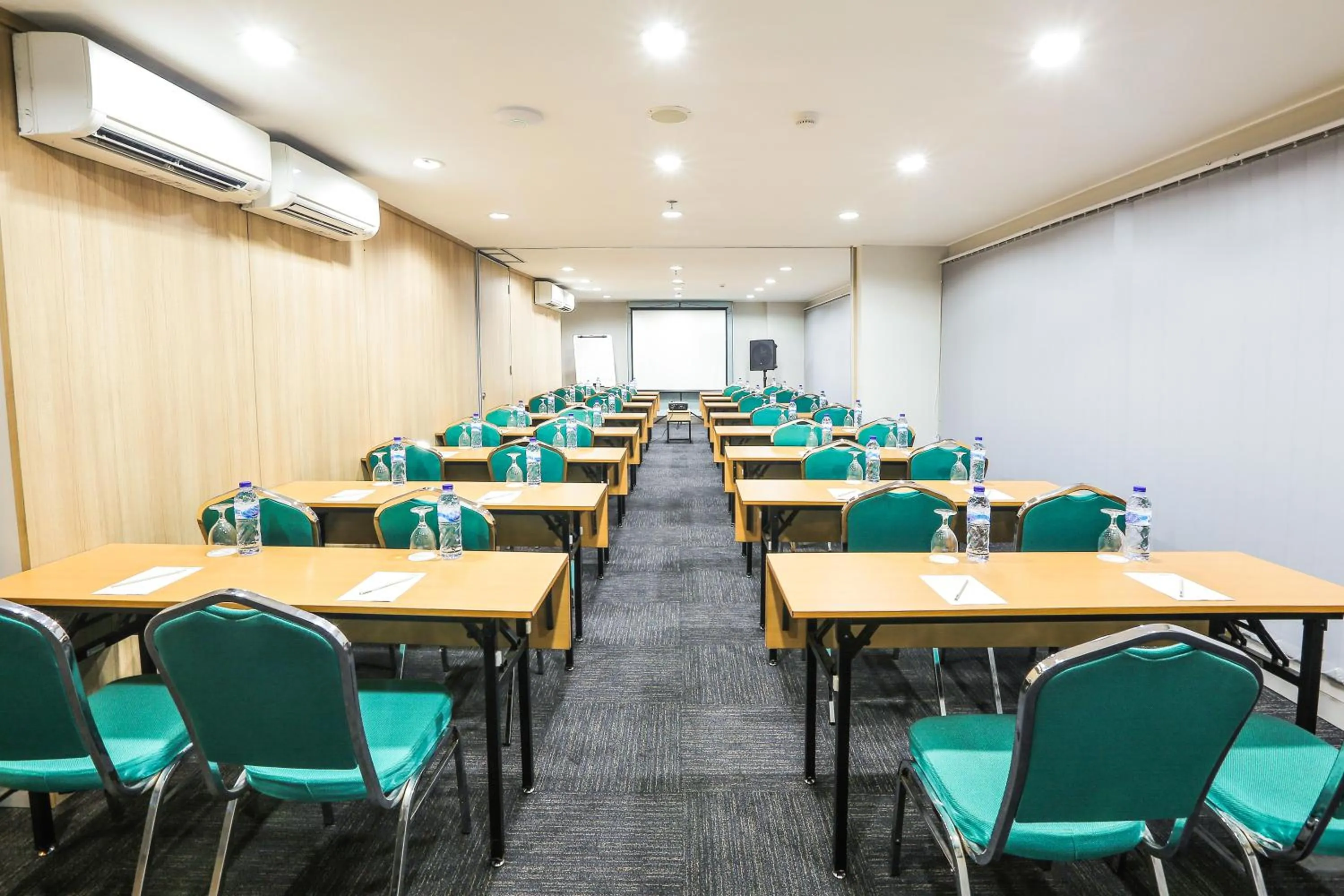 Business facilities in Hotel Citradream Bandung