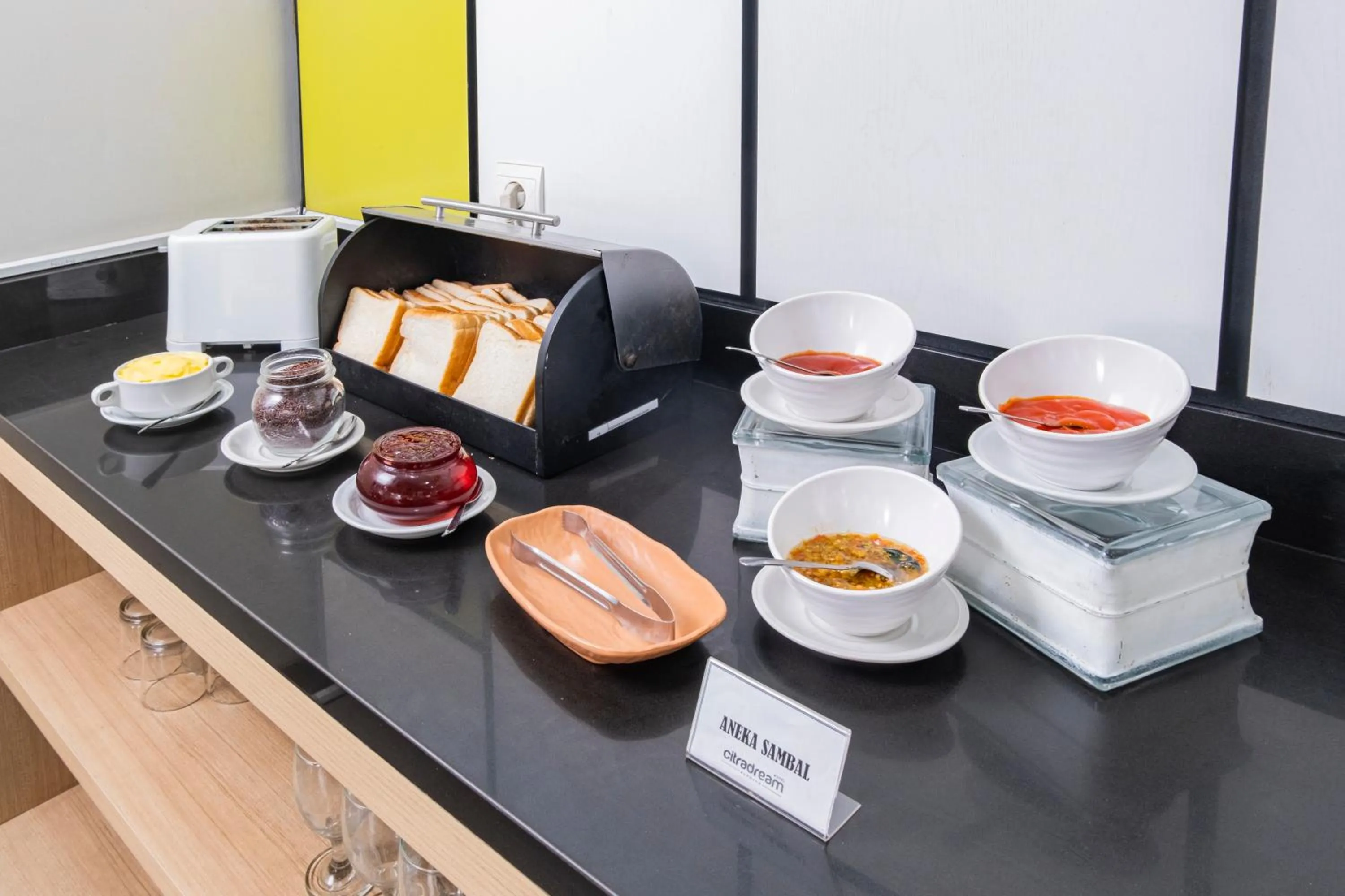 Restaurant/places to eat in Hotel Citradream Bandung