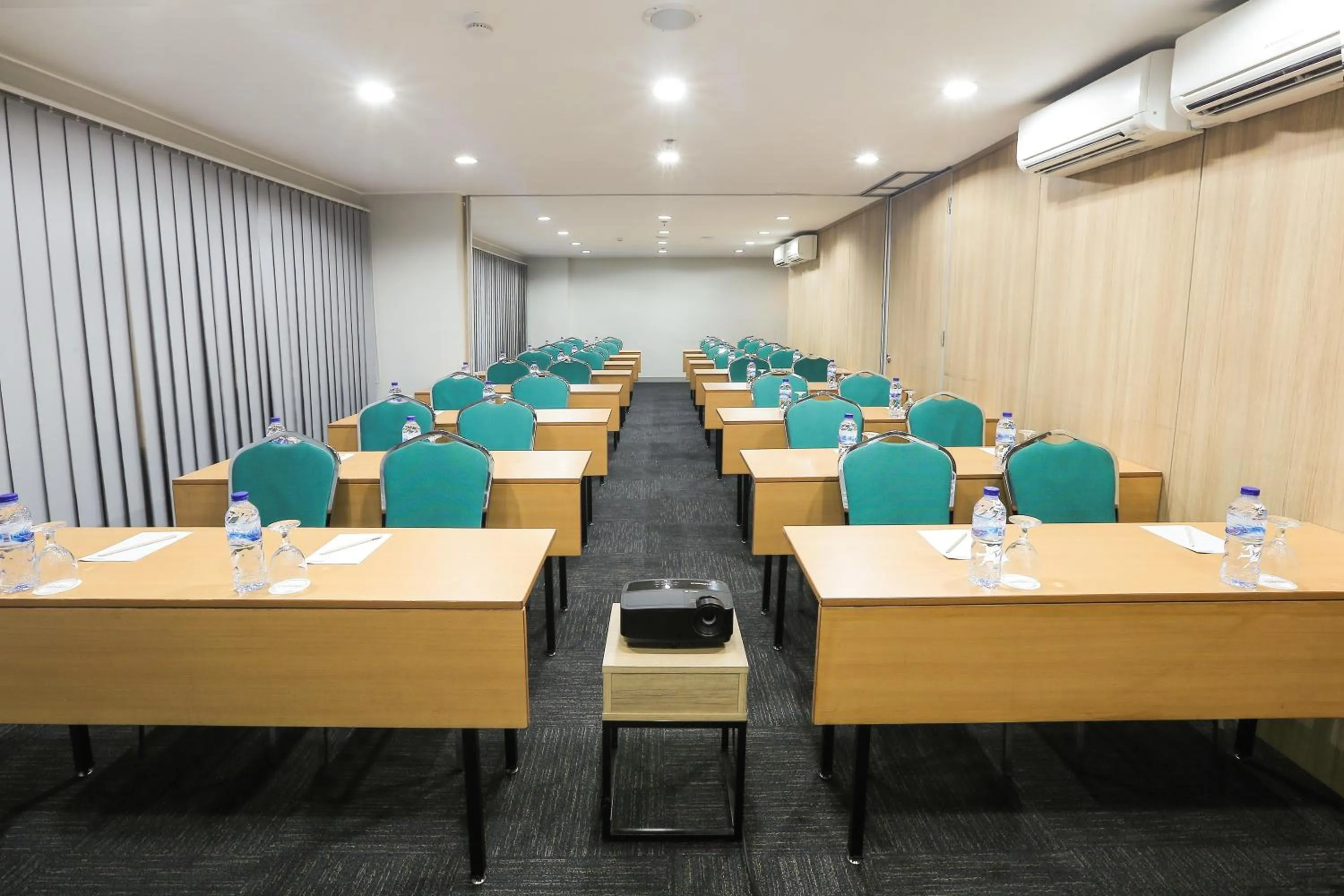 Business facilities in Hotel Citradream Bandung