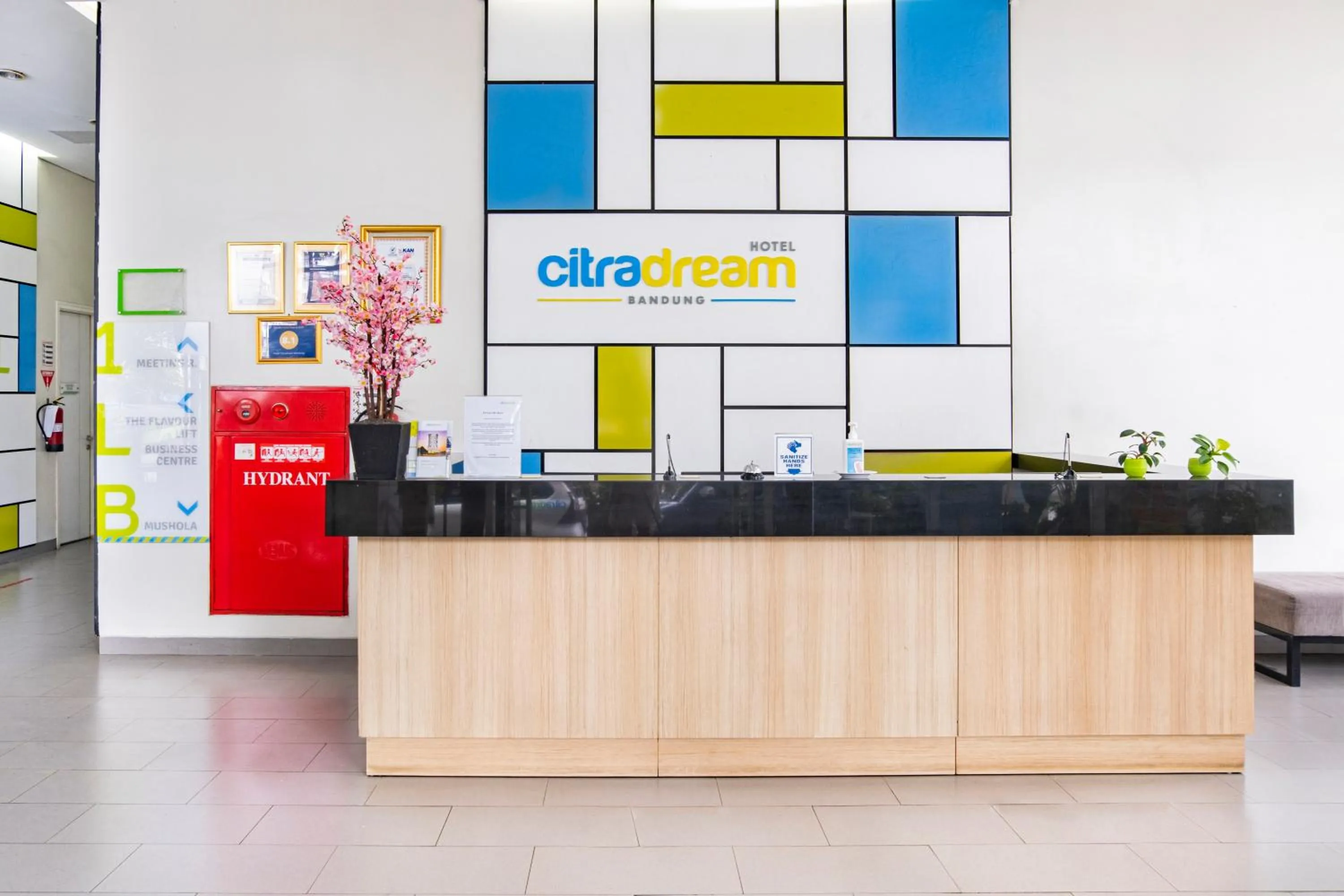 Lobby or reception in Hotel Citradream Bandung