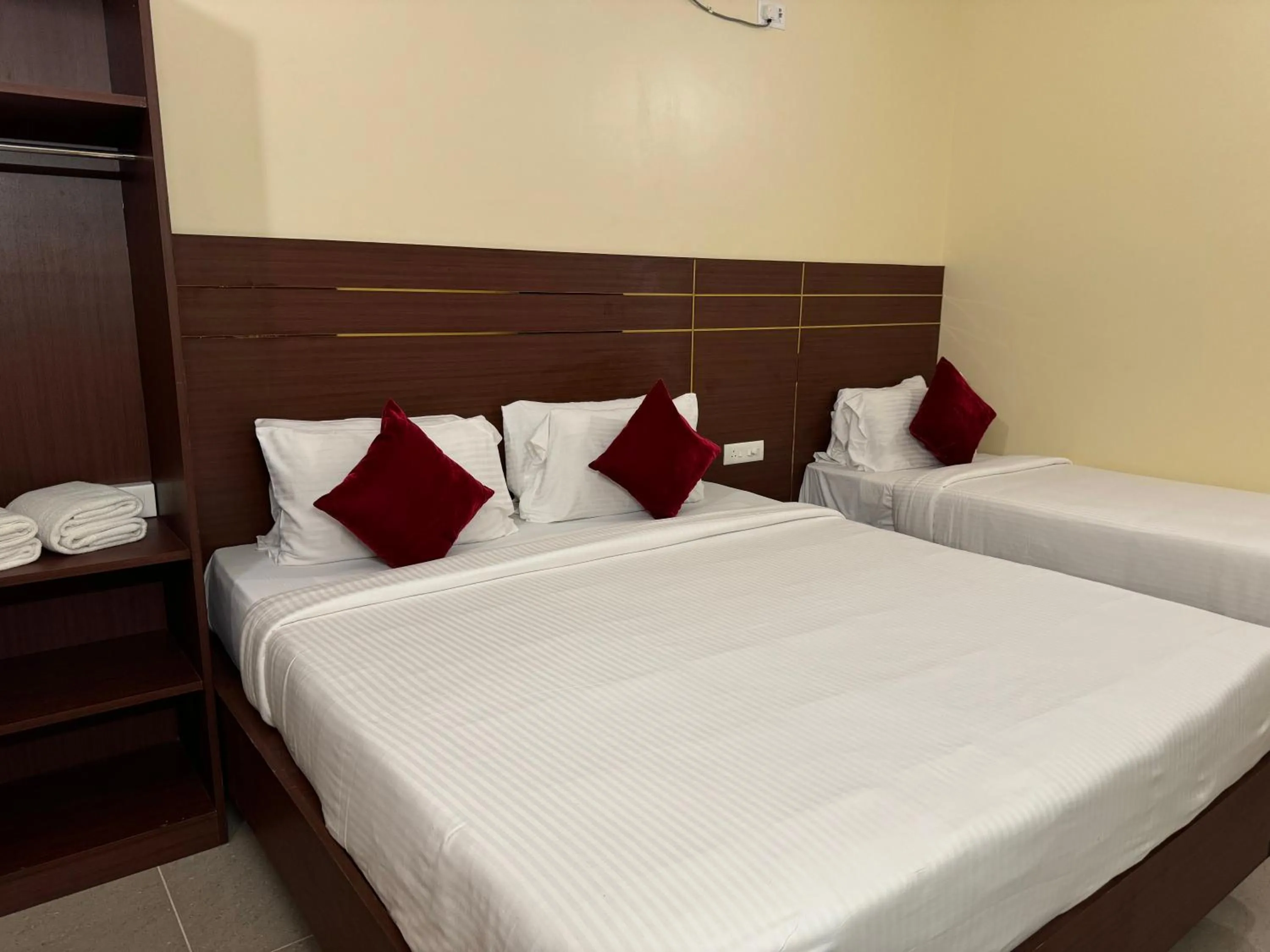 Bed in Hotel Annamalai International