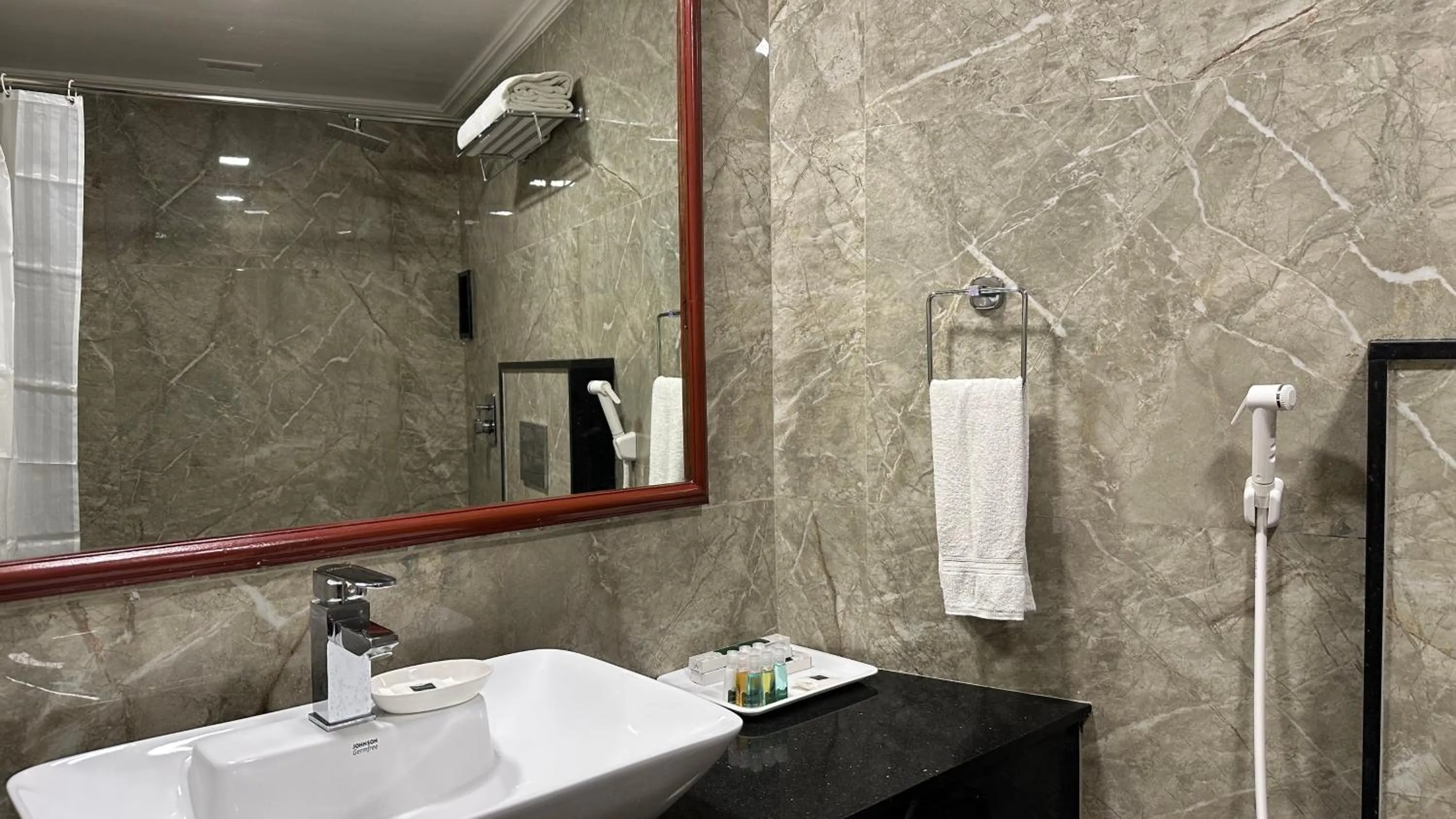 Bathroom in Hotel Annamalai International