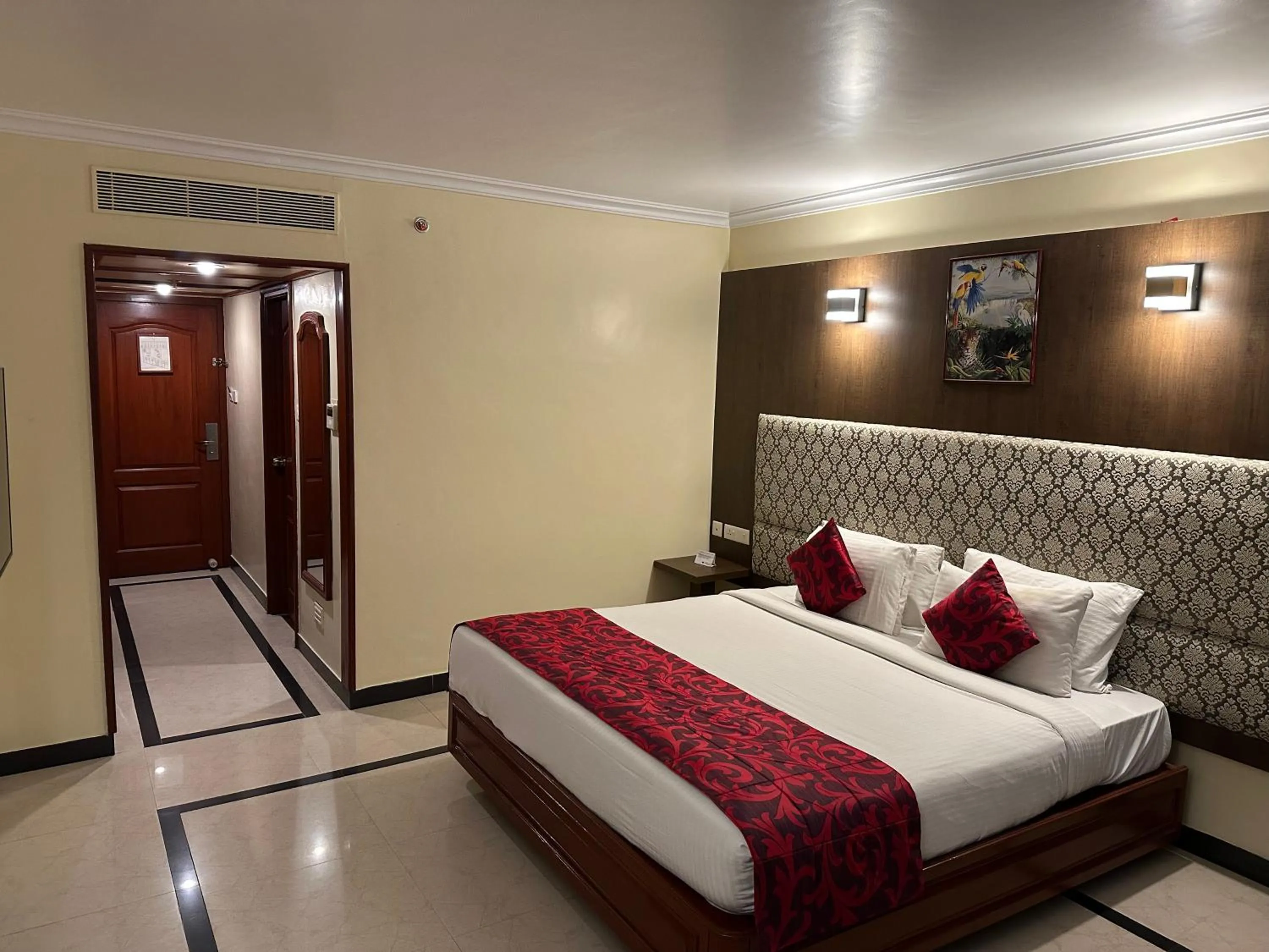 Bed in Hotel Annamalai International