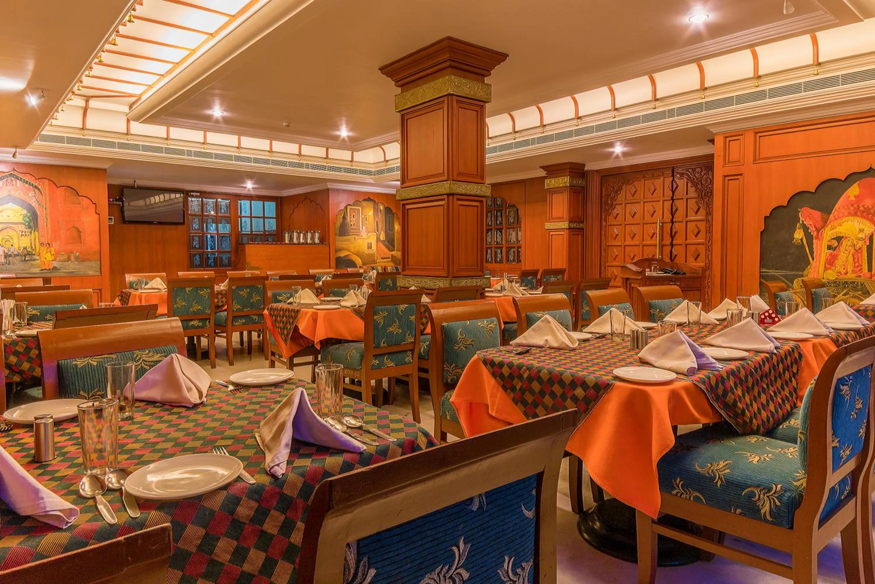 Restaurant/places to eat in Hotel Annamalai International