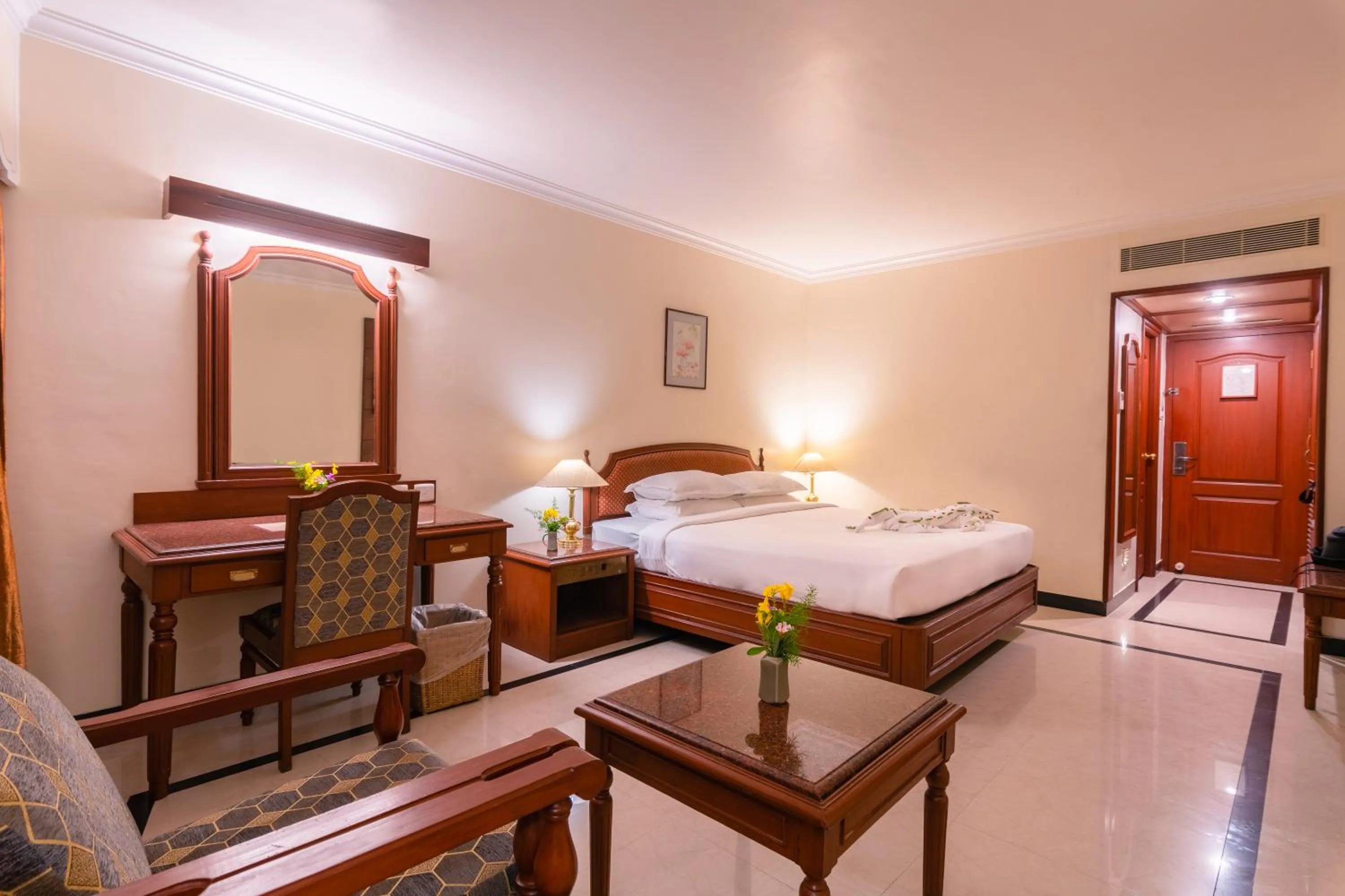 Bed in Hotel Annamalai International