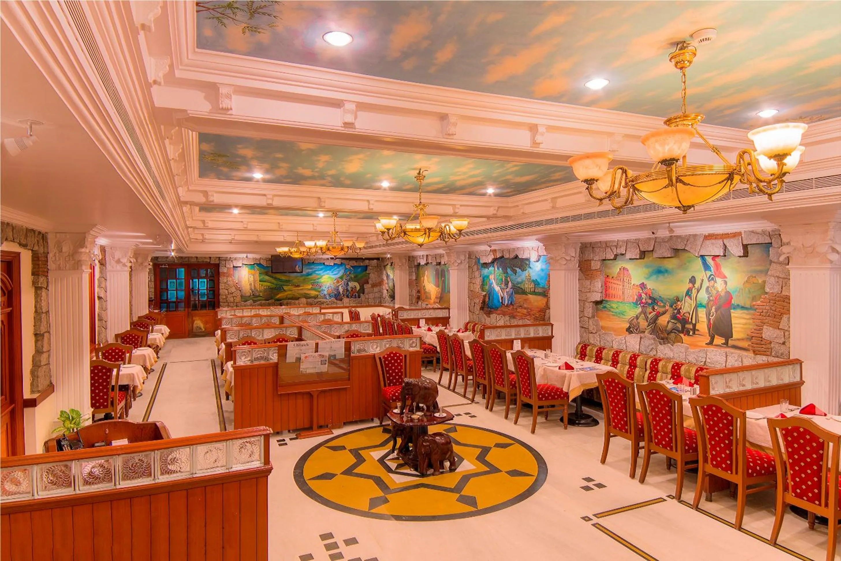 Restaurant/places to eat in Hotel Annamalai International