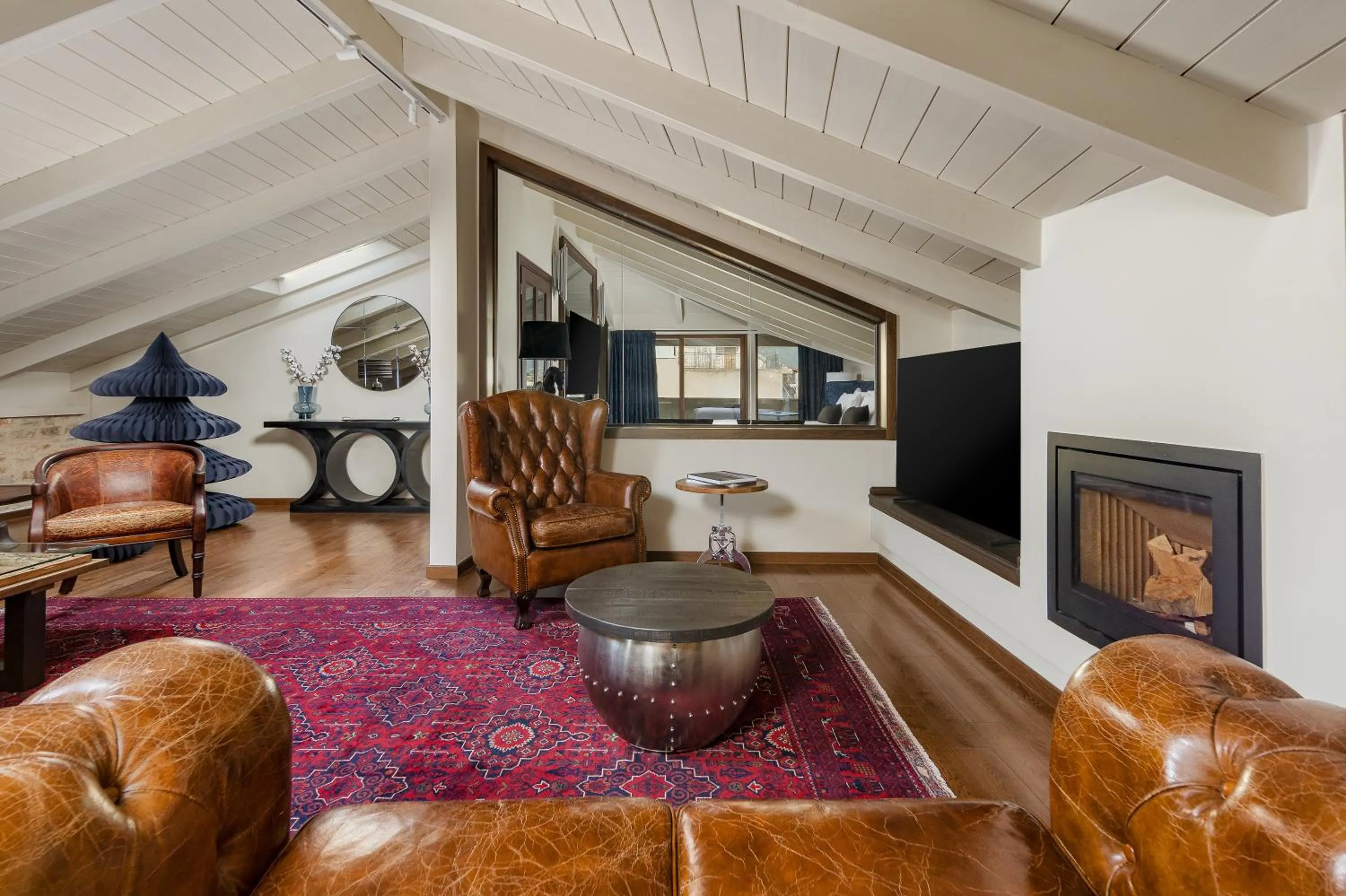 TV and multimedia in Stoes Boutique Hotel