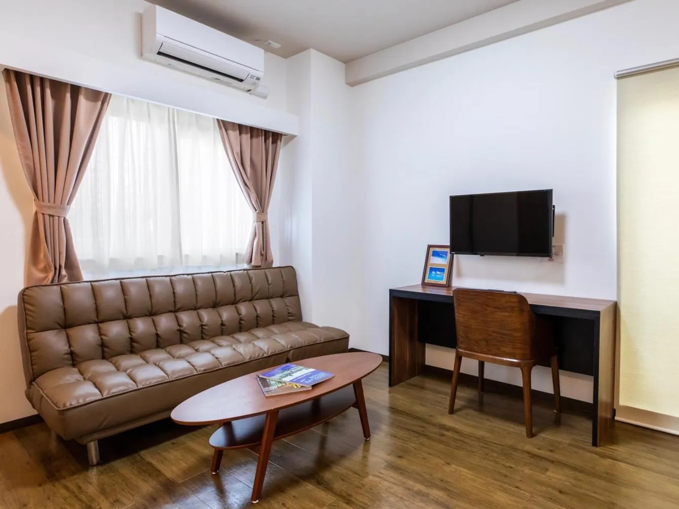 Living room in CONDOMINIUM HOTEL Riyuka in KADENA 1