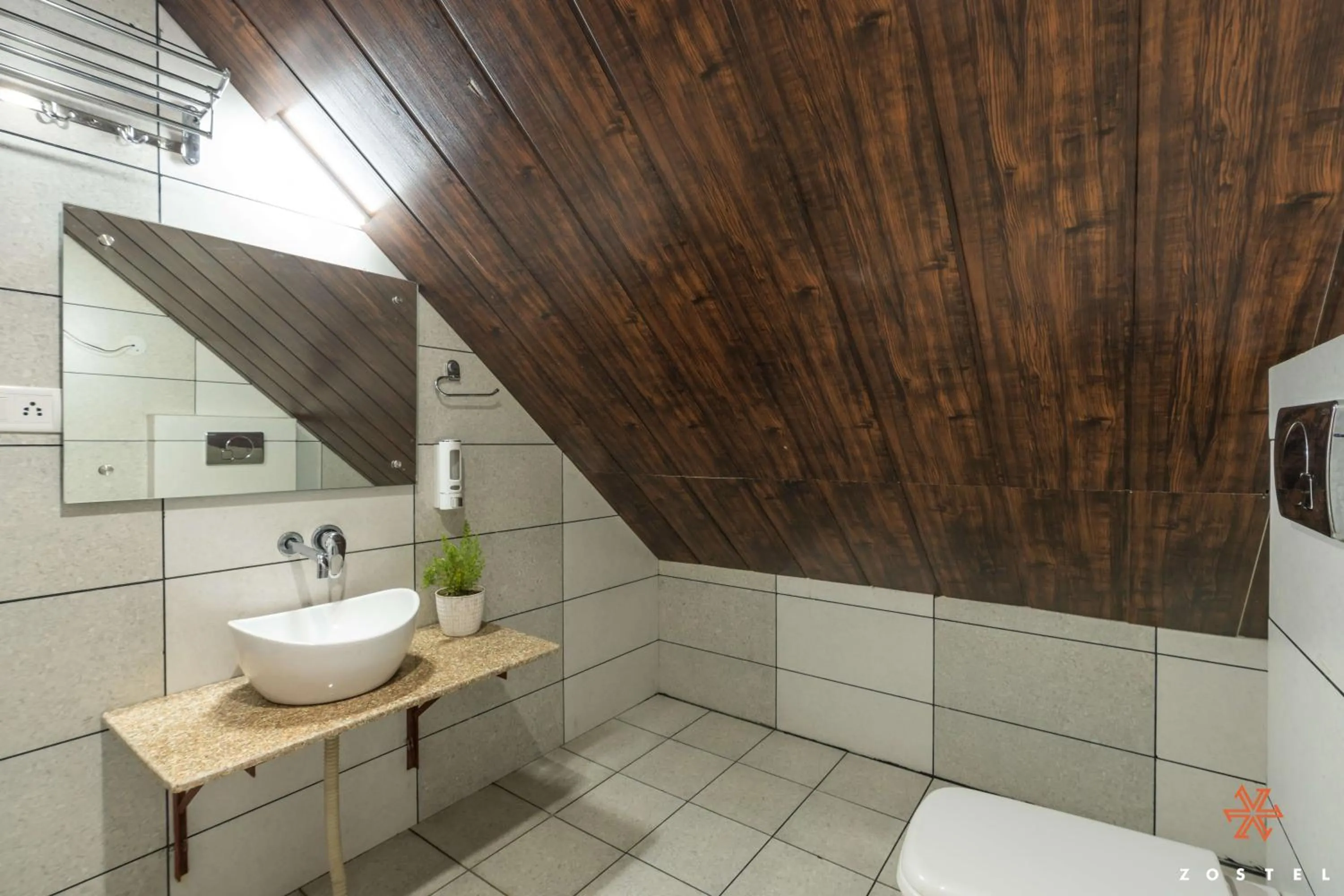 Shower in Zostel Shoja, Jibhi