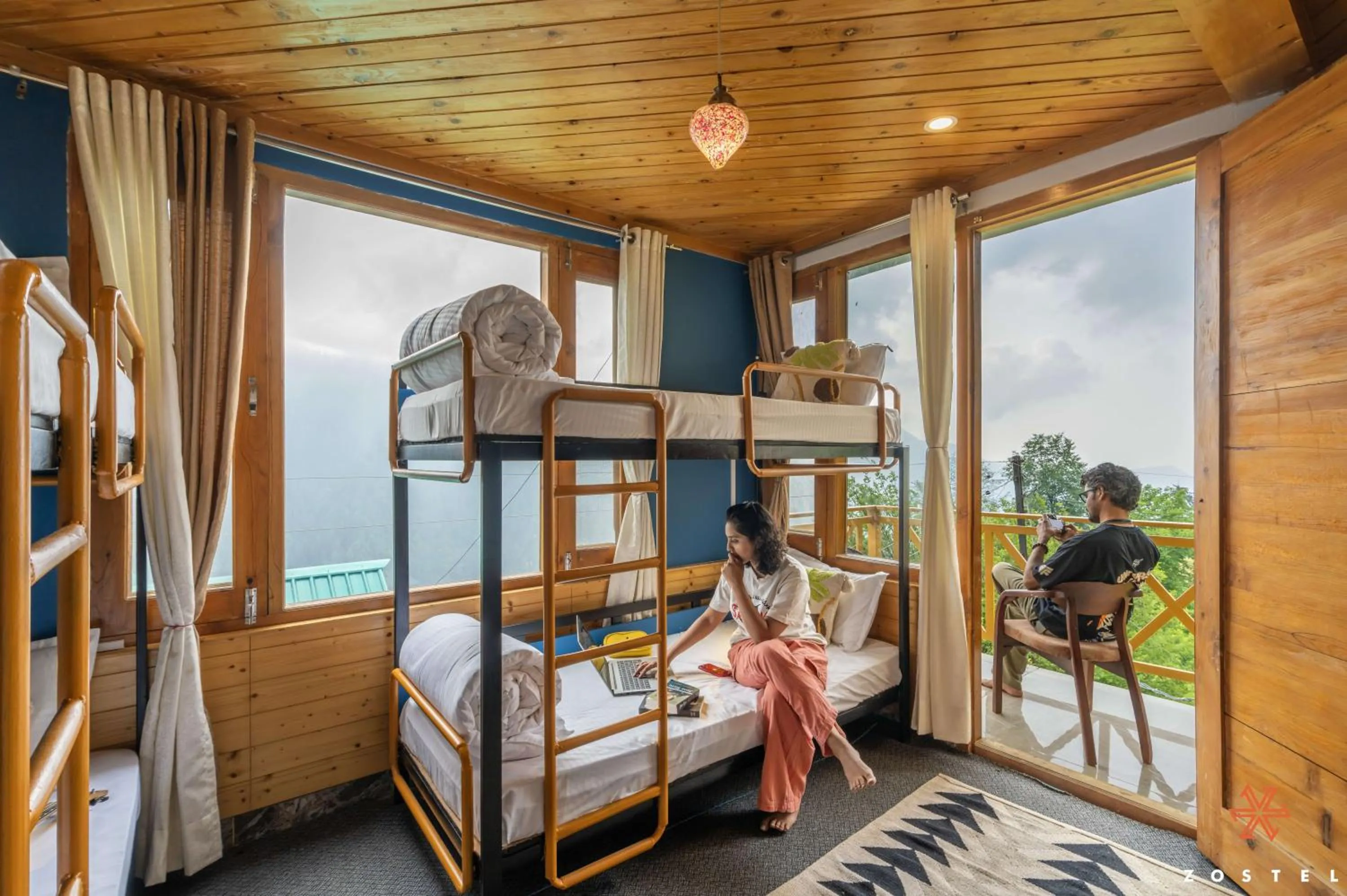 Bed in Zostel Shoja, Jibhi