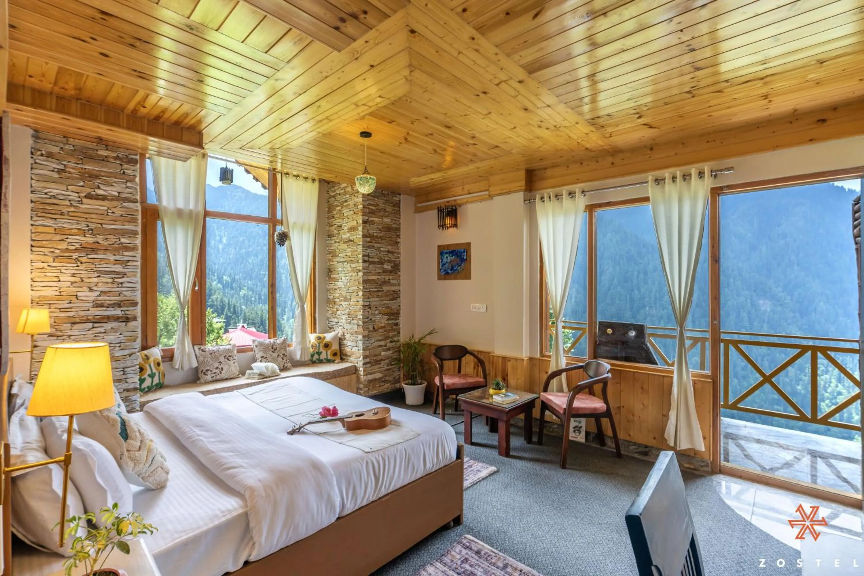 Bed in Zostel Shoja, Jibhi