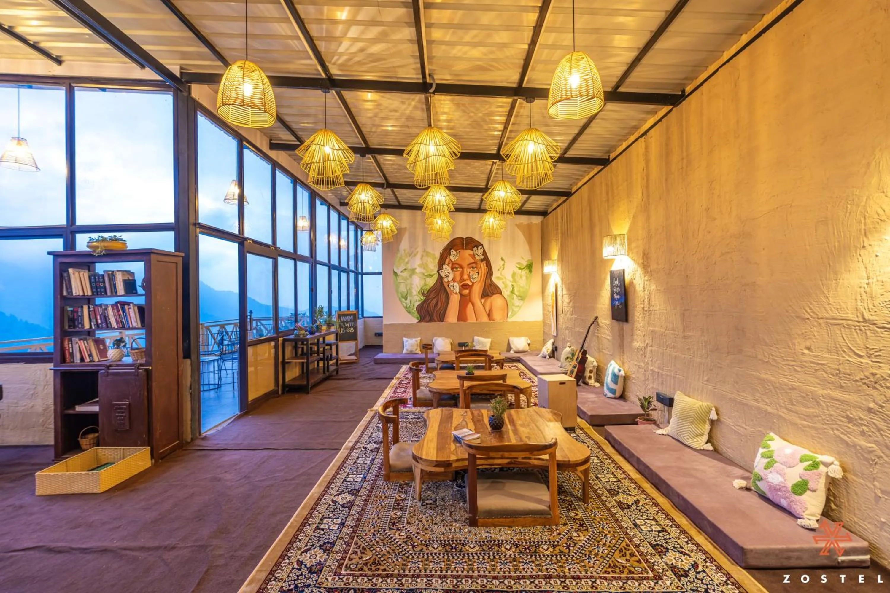 Library in Zostel Shoja, Jibhi