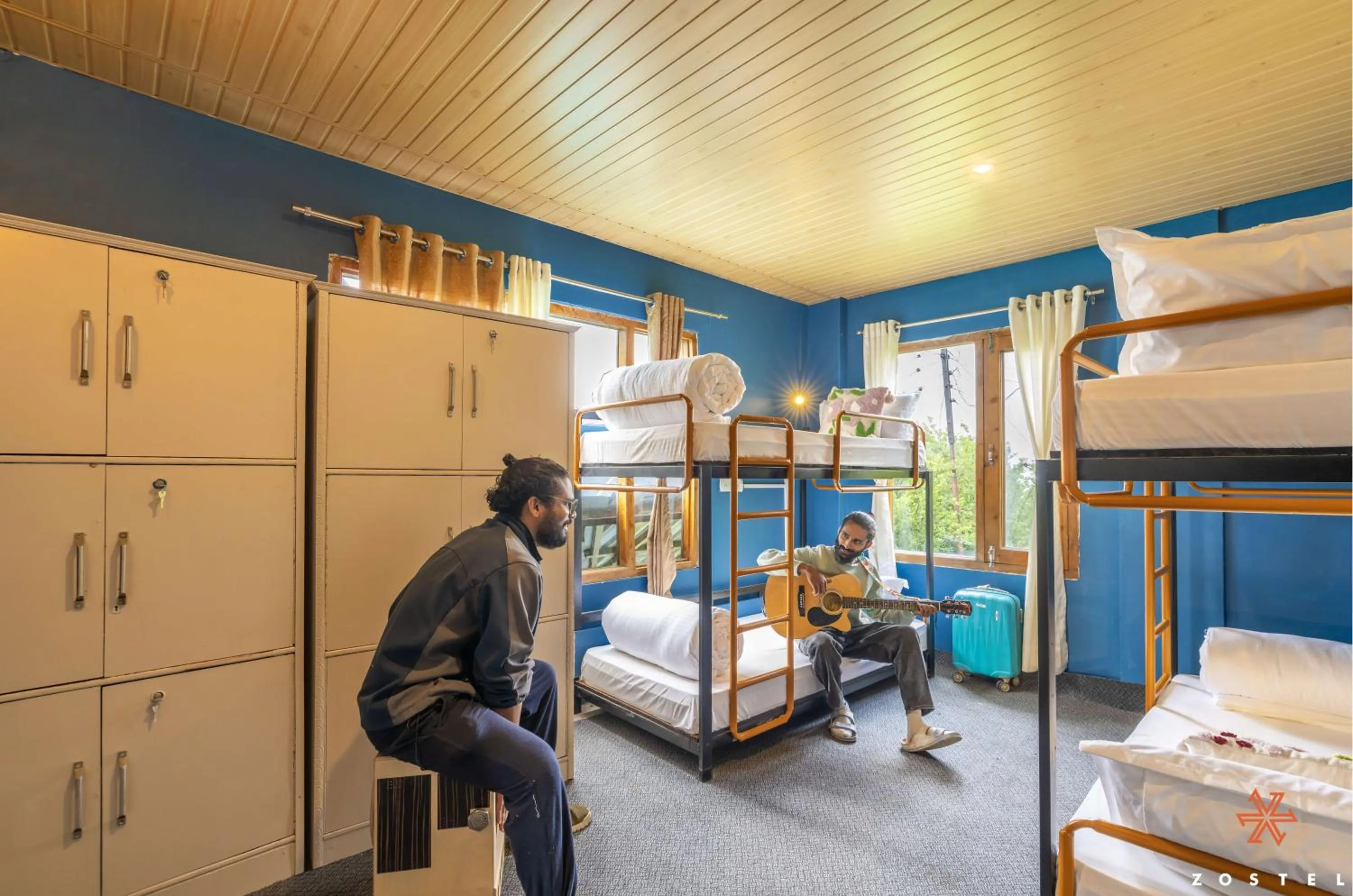 Bed in Zostel Shoja, Jibhi