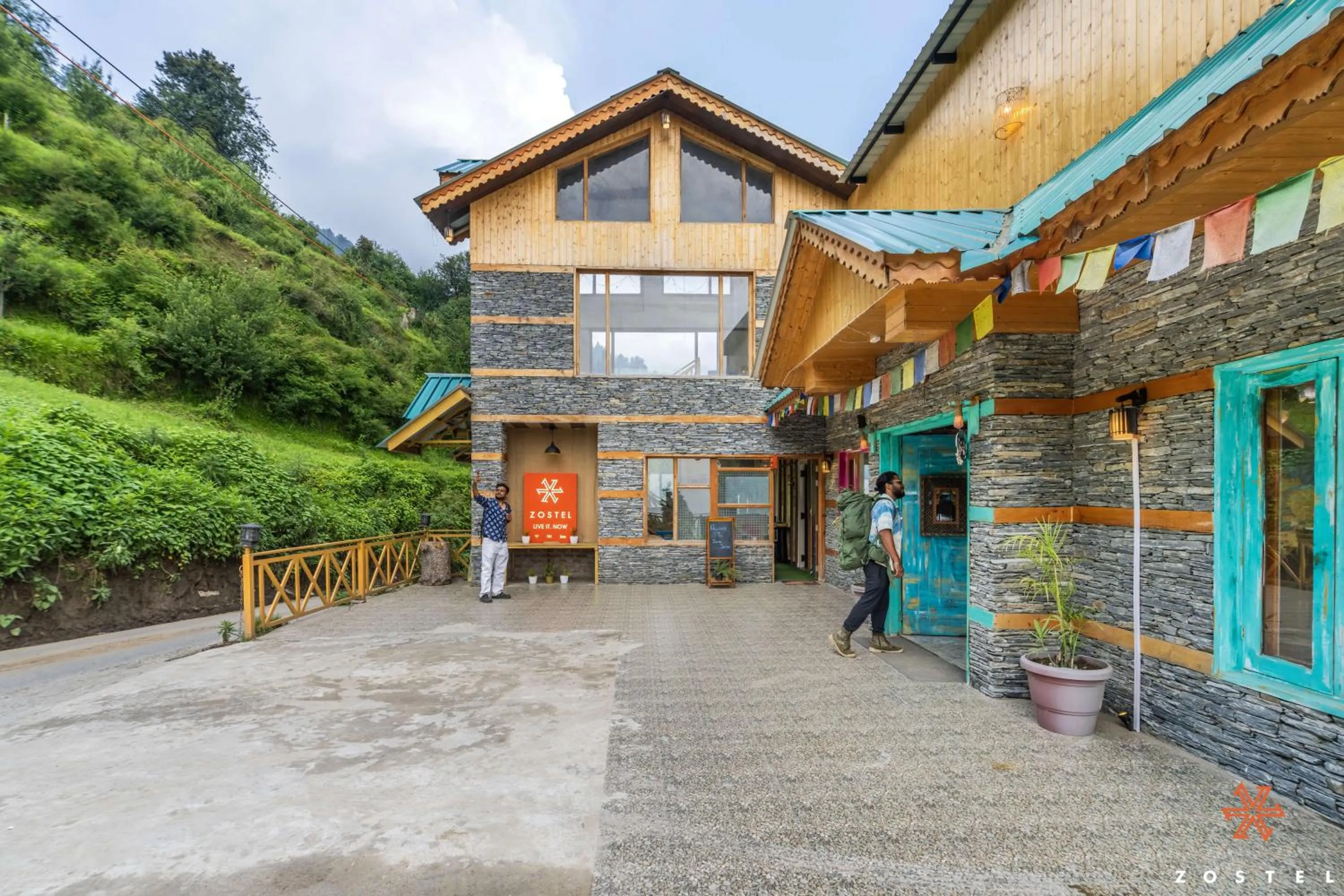 Property building in Zostel Shoja, Jibhi