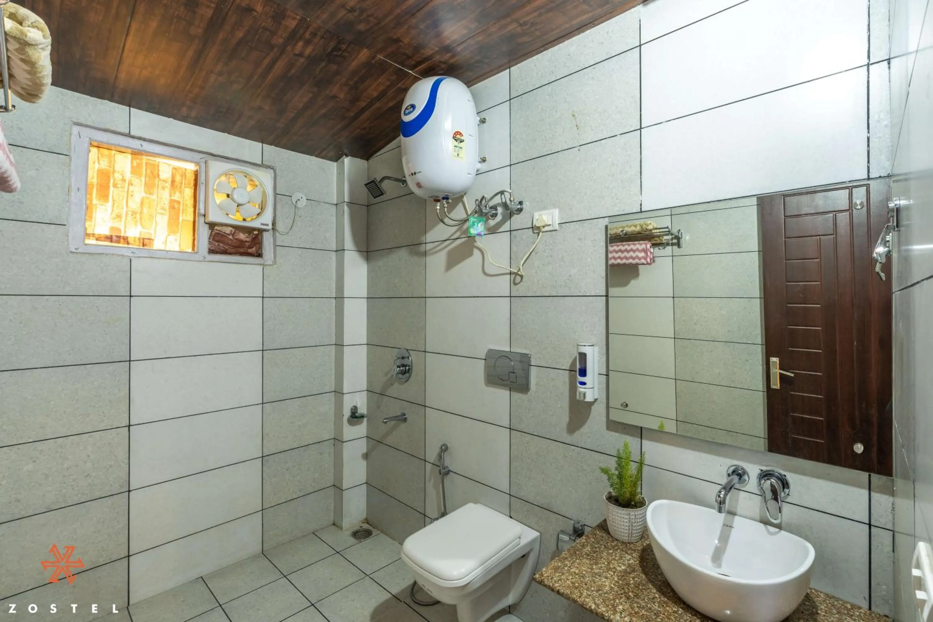 Shower in Zostel Shoja, Jibhi