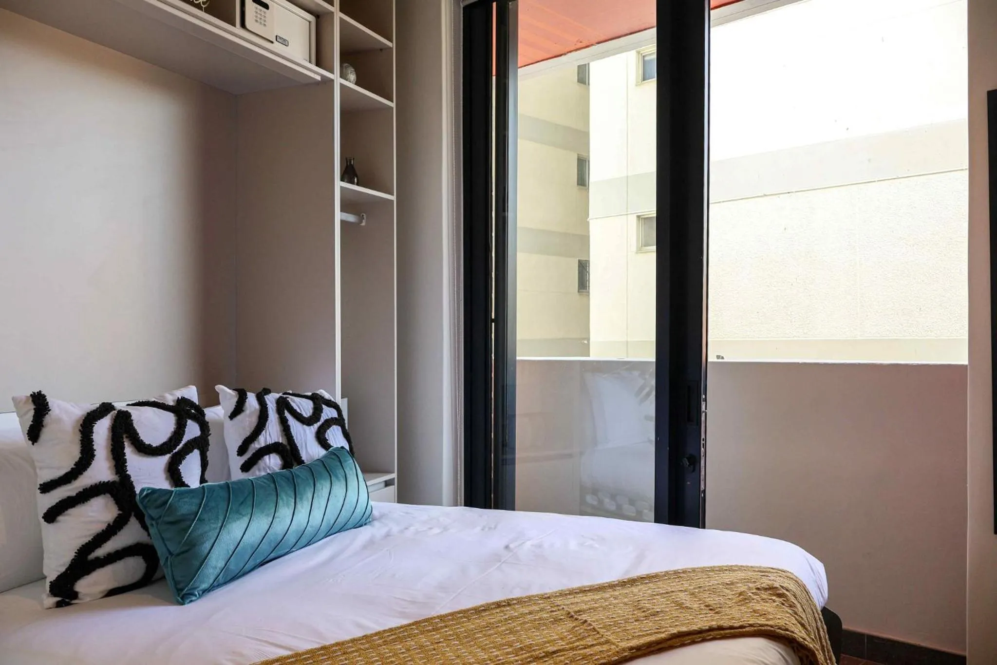 Bed in EIGHTY2 ON M - Fluent Serviced Apartments