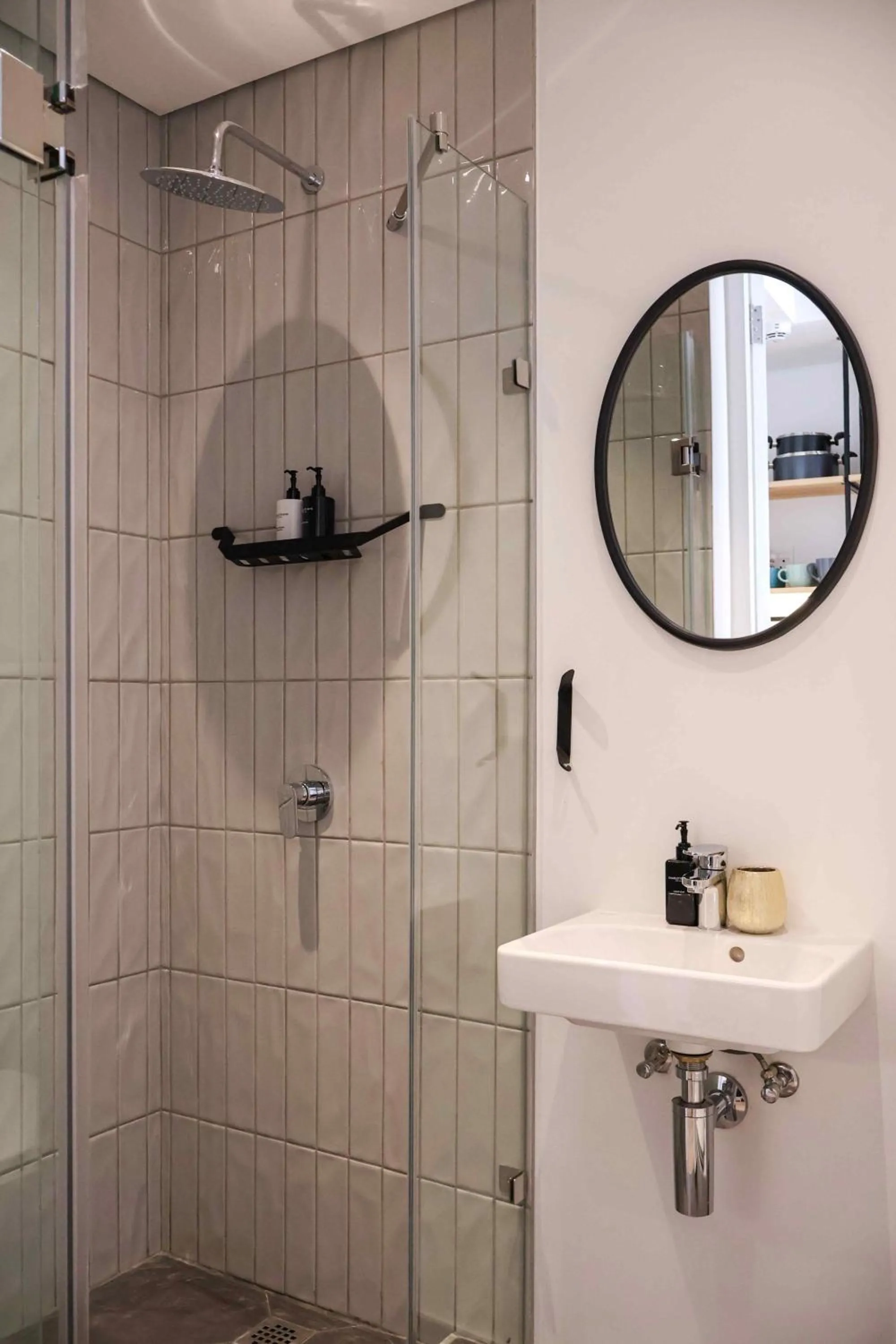 Bathroom in EIGHTY2 ON M - Fluent Serviced Apartments