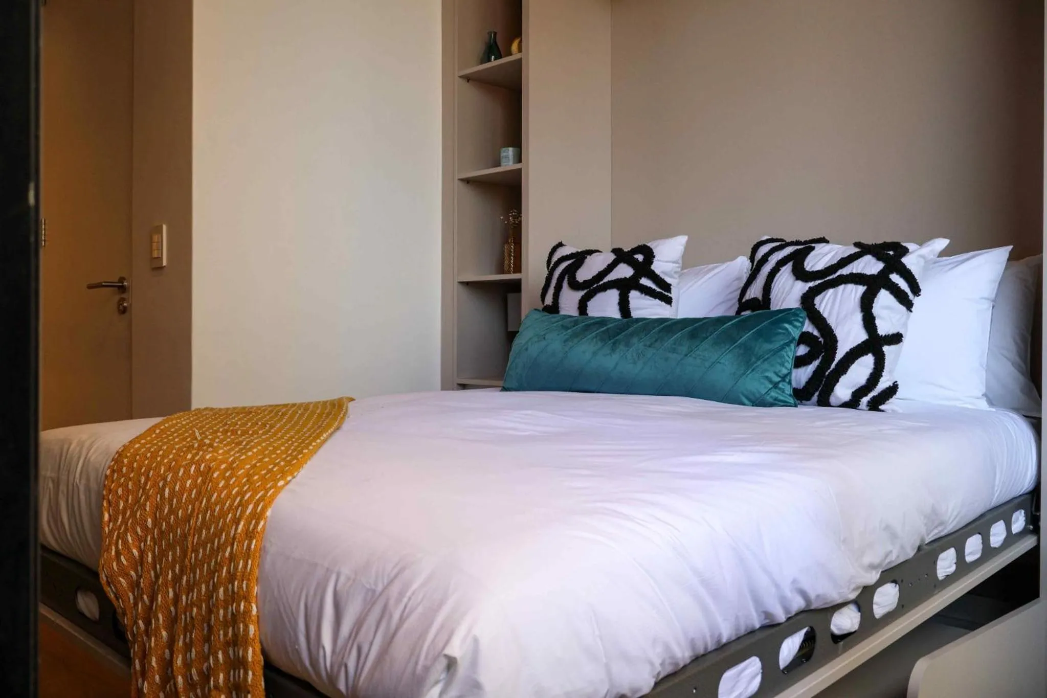 Bed in EIGHTY2 ON M - Fluent Serviced Apartments