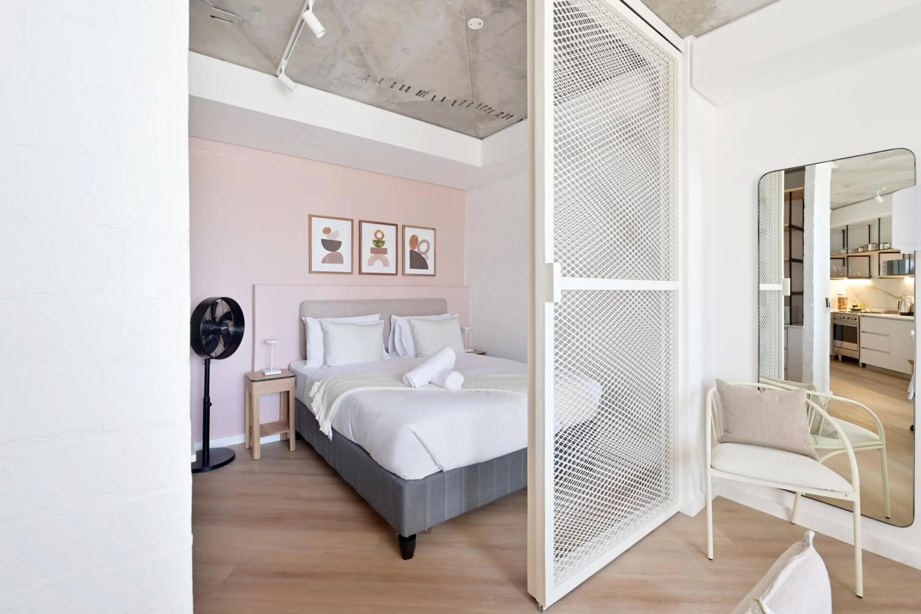 Bed in EIGHTY2 ON M - Fluent Serviced Apartments