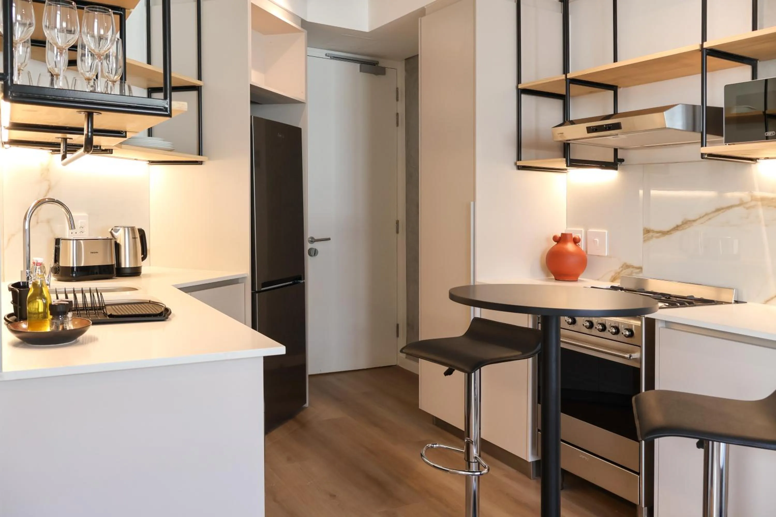 Kitchen or kitchenette in EIGHTY2 ON M - Fluent Serviced Apartments