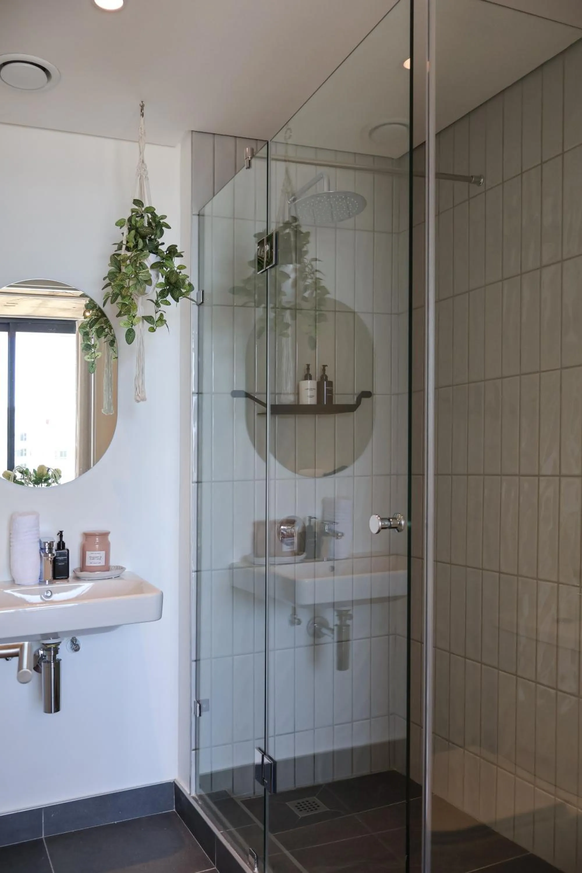 Shower in EIGHTY2 ON M - Fluent Serviced Apartments