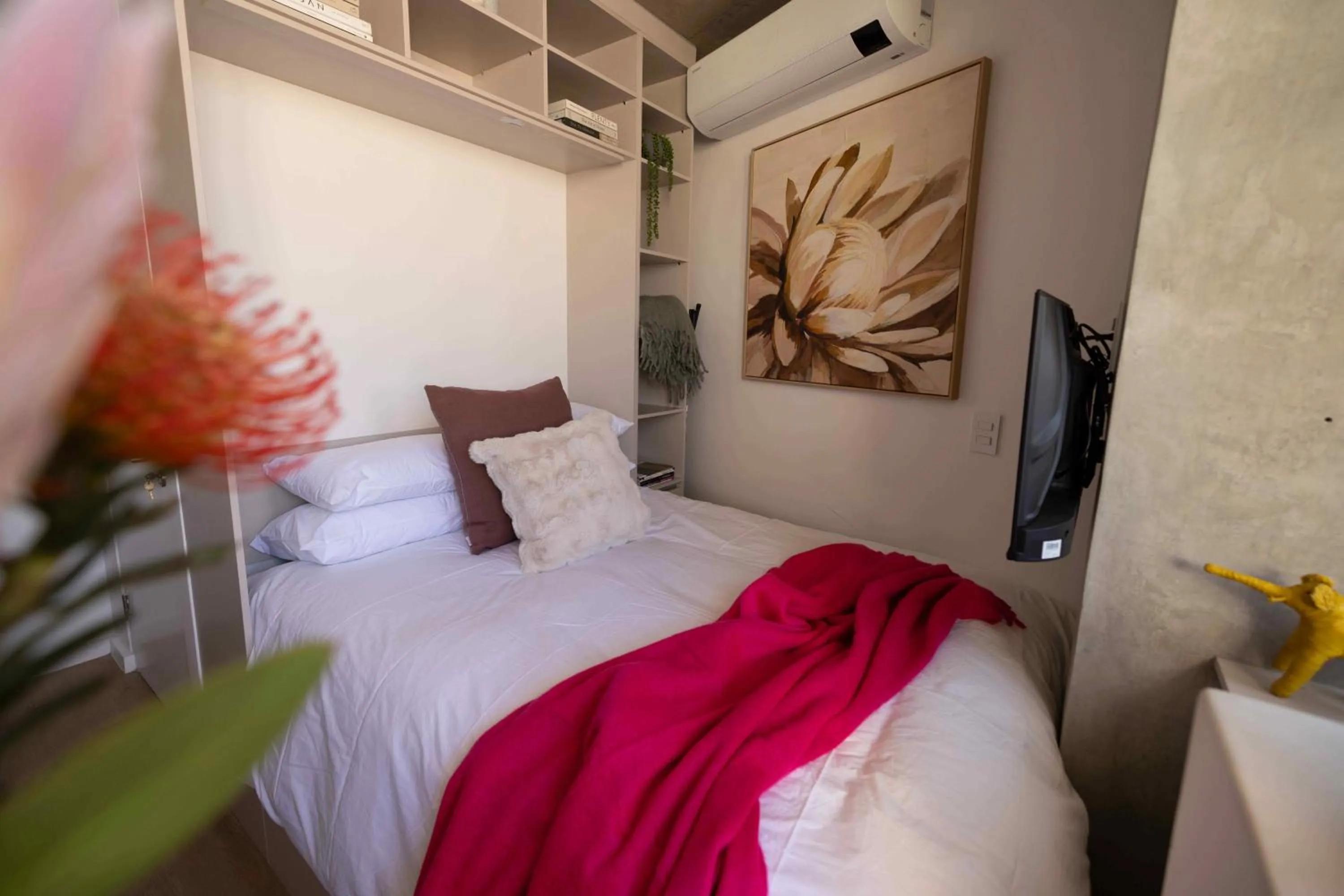 Bed in EIGHTY2 ON M - Fluent Serviced Apartments