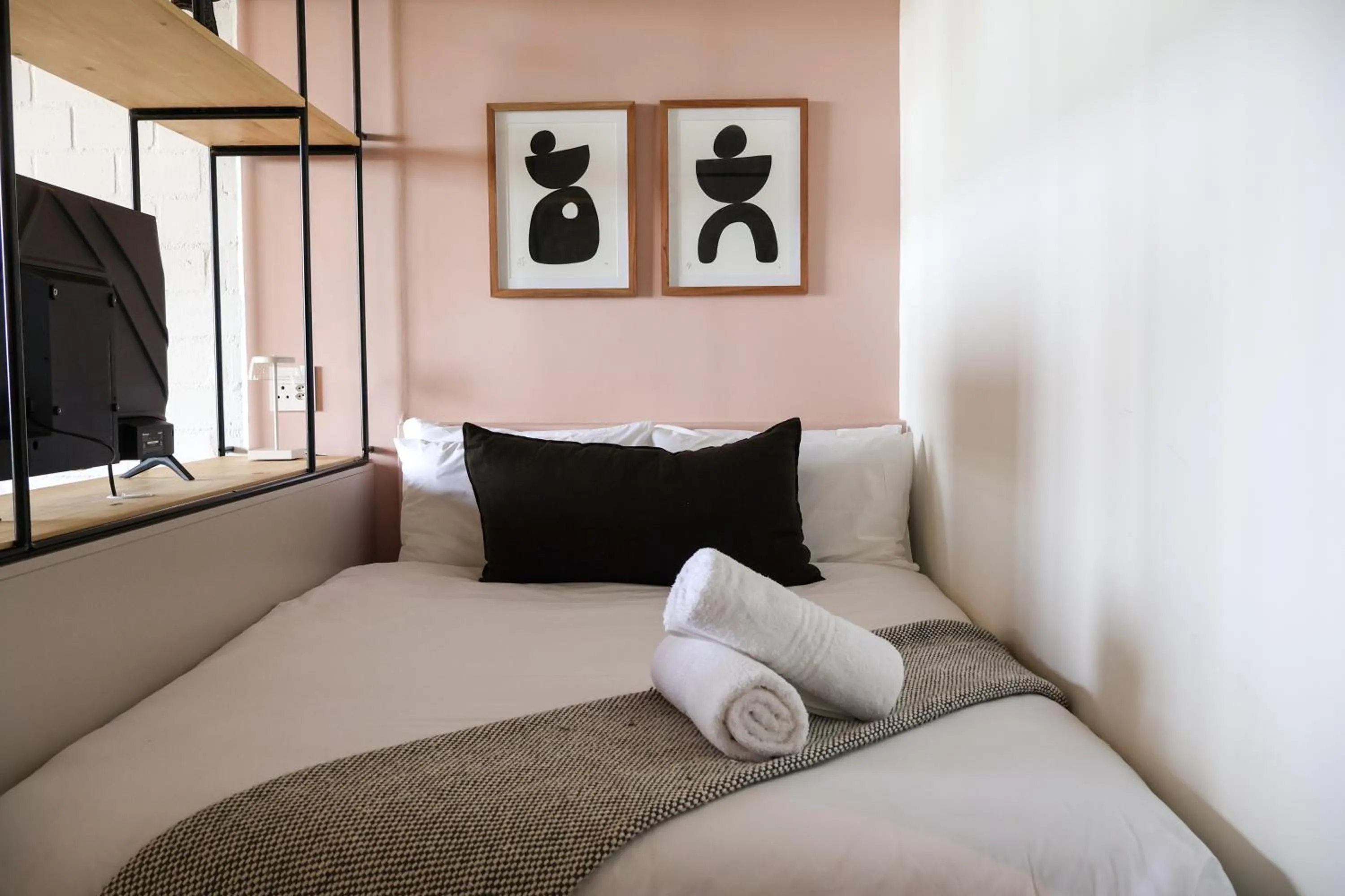 Bed in EIGHTY2 ON M - Fluent Serviced Apartments