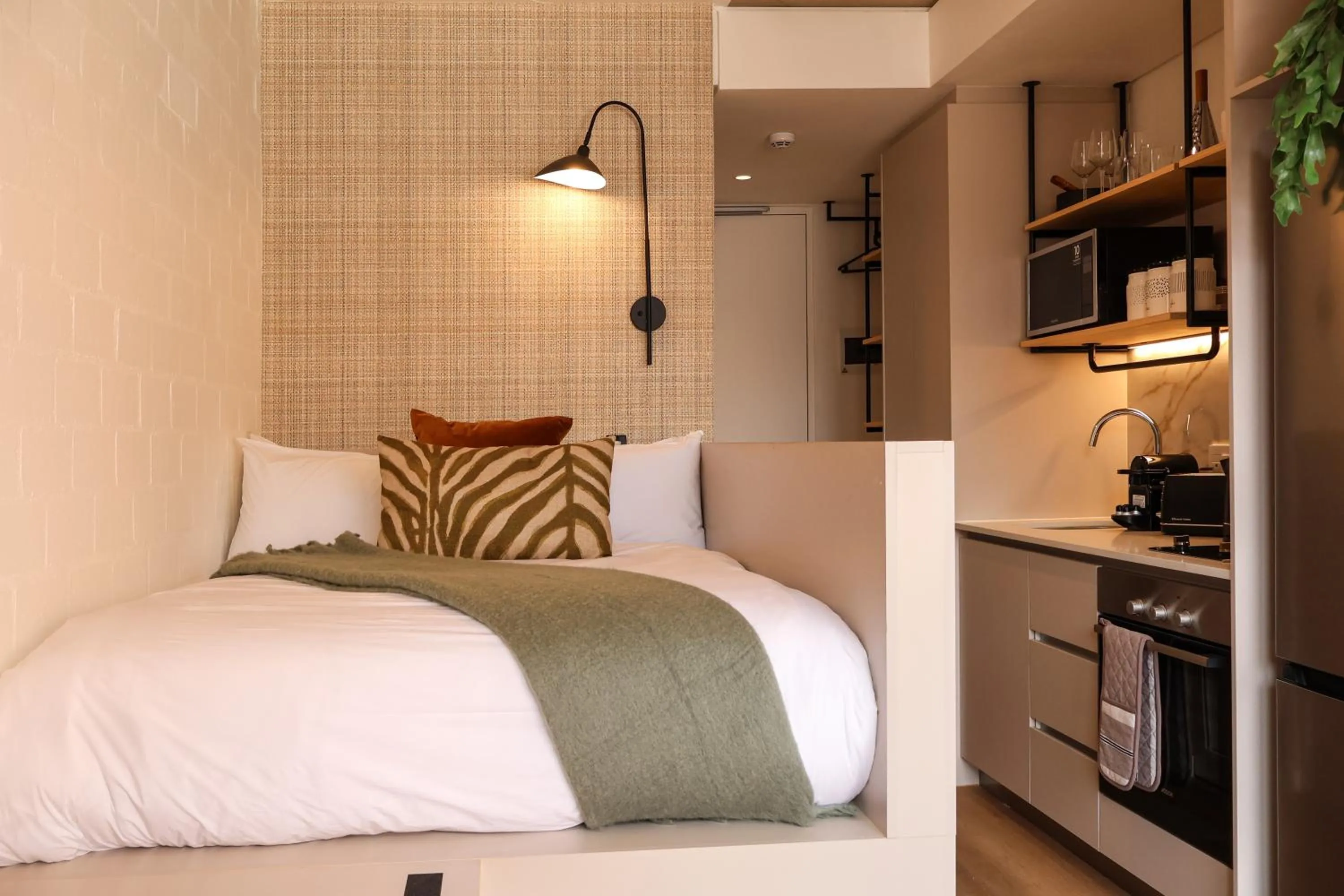Bed in EIGHTY2 ON M - Fluent Serviced Apartments