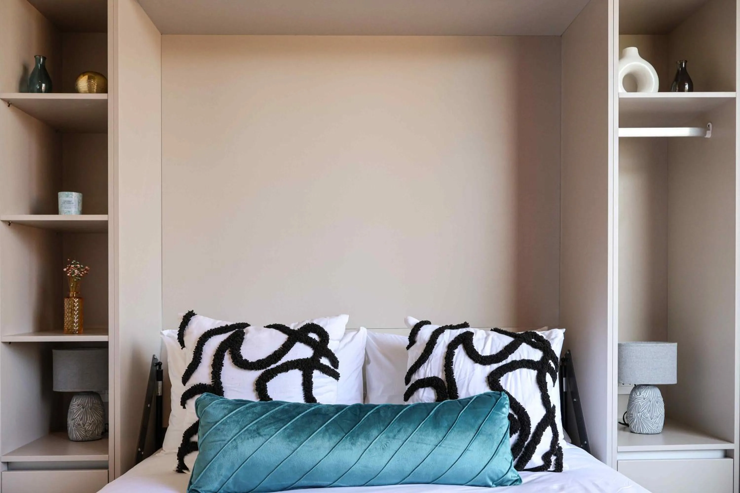 Bed in EIGHTY2 ON M - Fluent Serviced Apartments