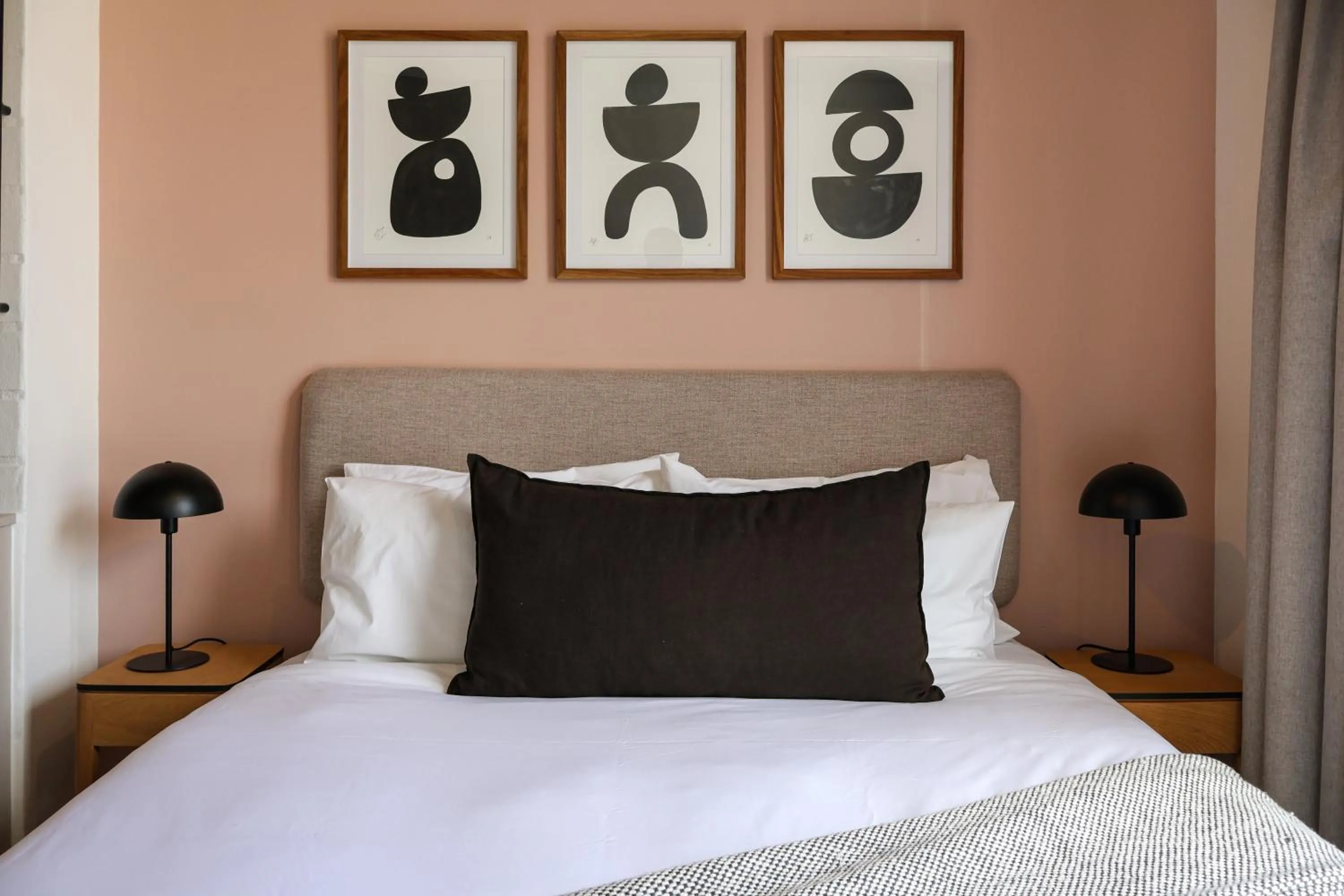 Bed in EIGHTY2 ON M - Fluent Serviced Apartments