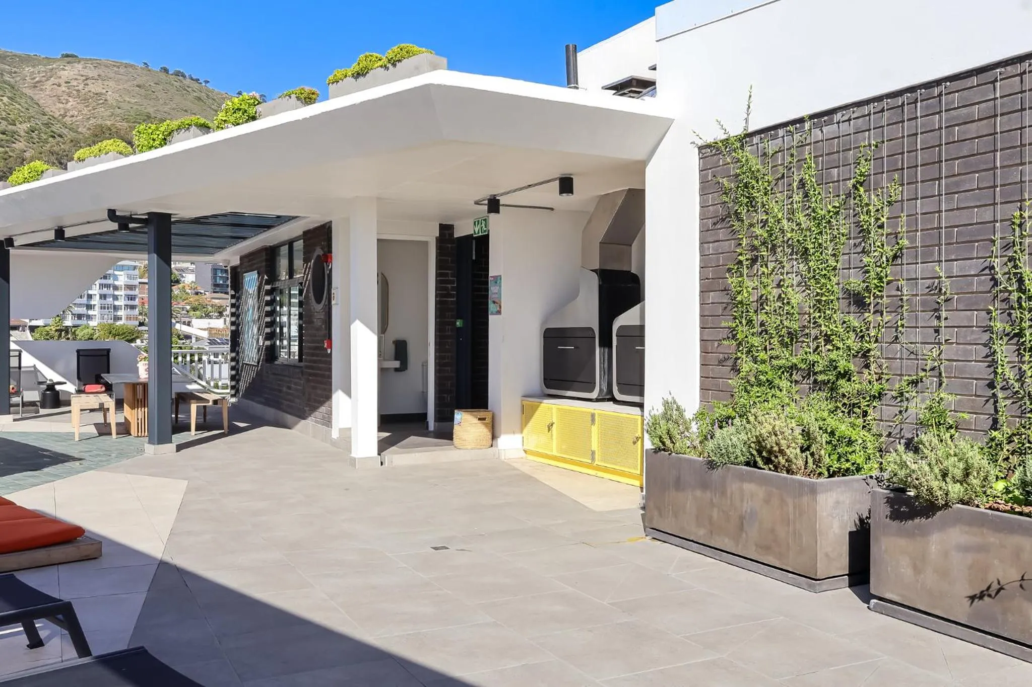 Swimming pool in EIGHTY2 ON M - Fluent Serviced Apartments