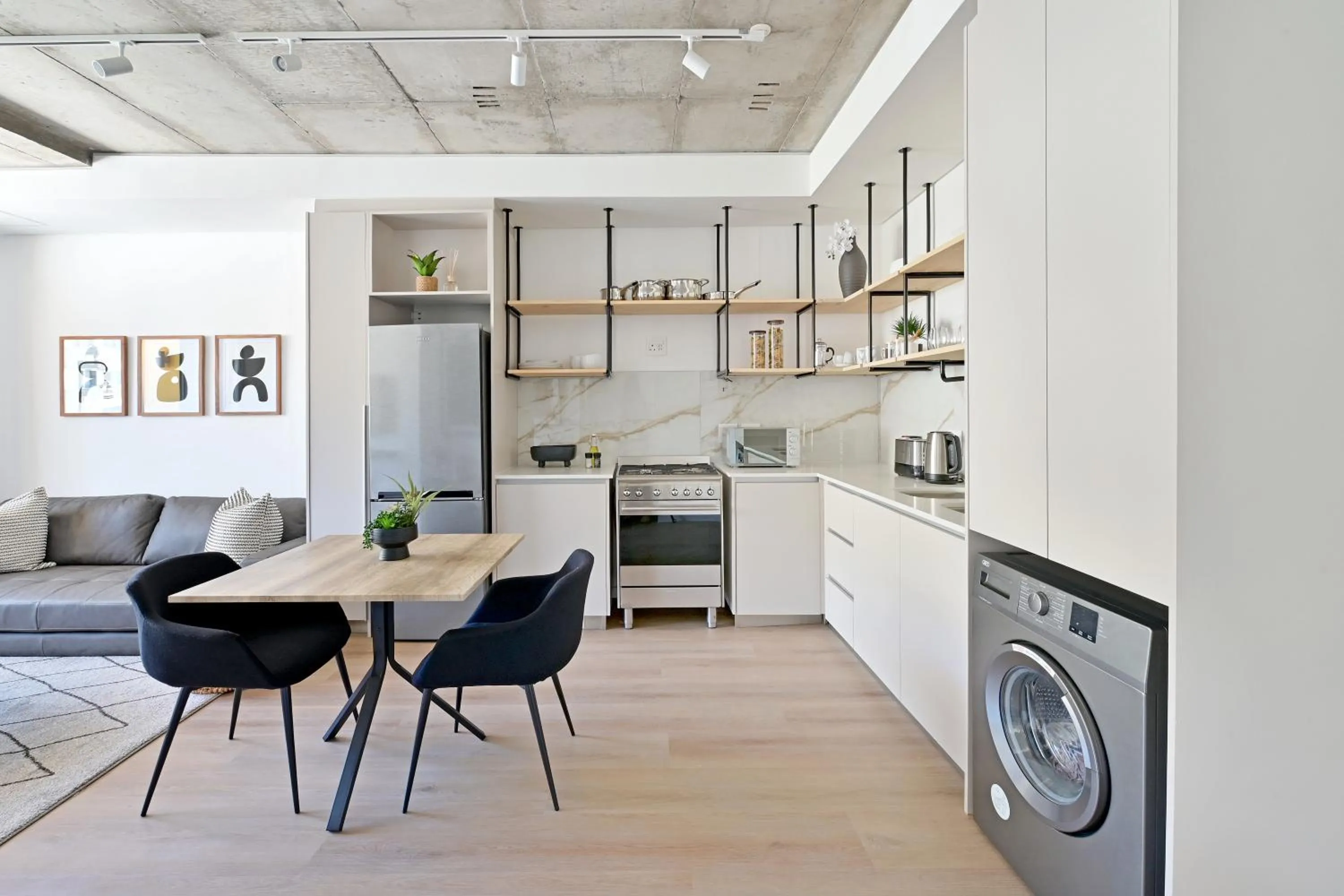 Kitchen or kitchenette in EIGHTY2 ON M - Fluent Serviced Apartments