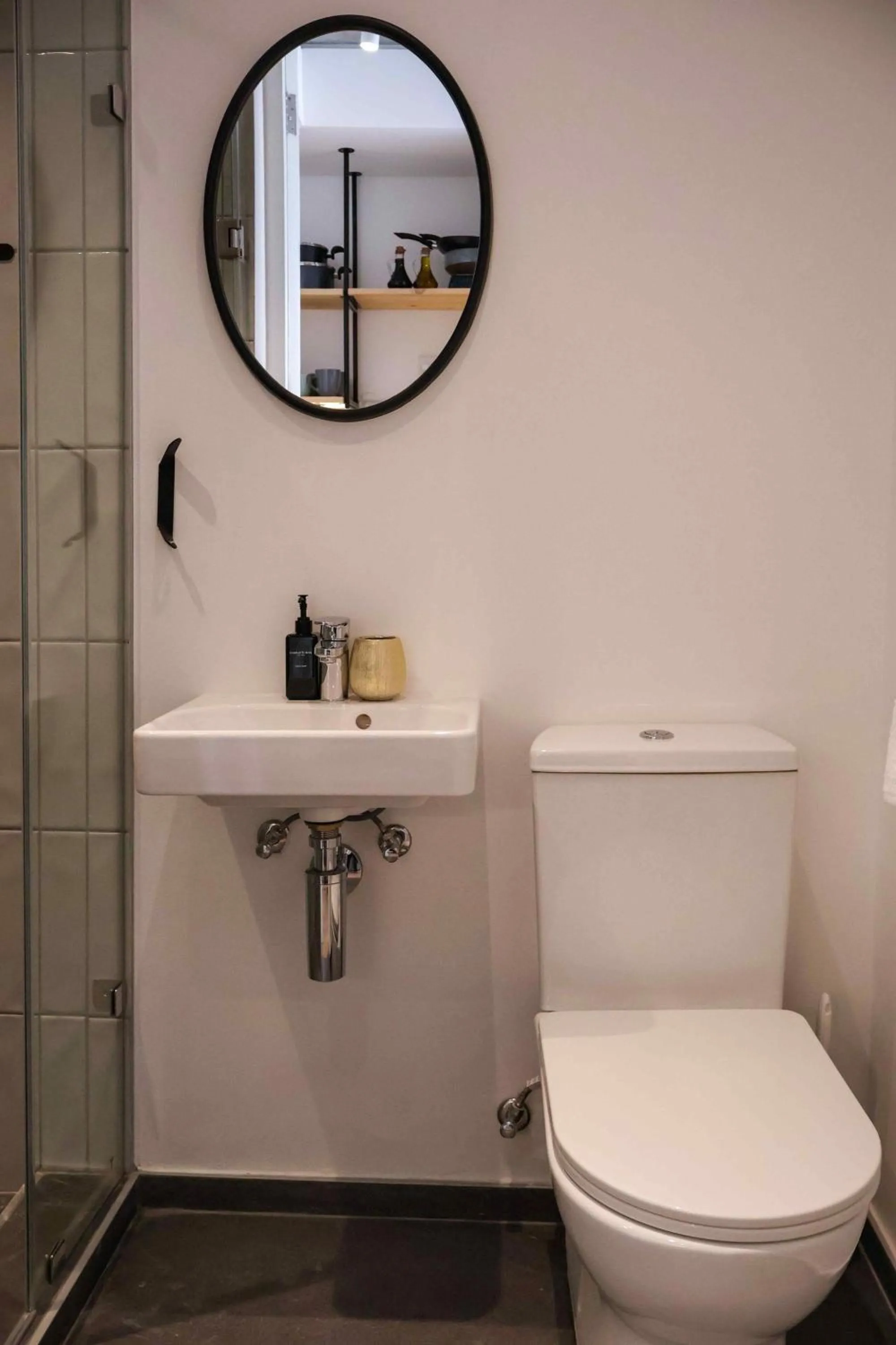 Bathroom in EIGHTY2 ON M - Fluent Serviced Apartments