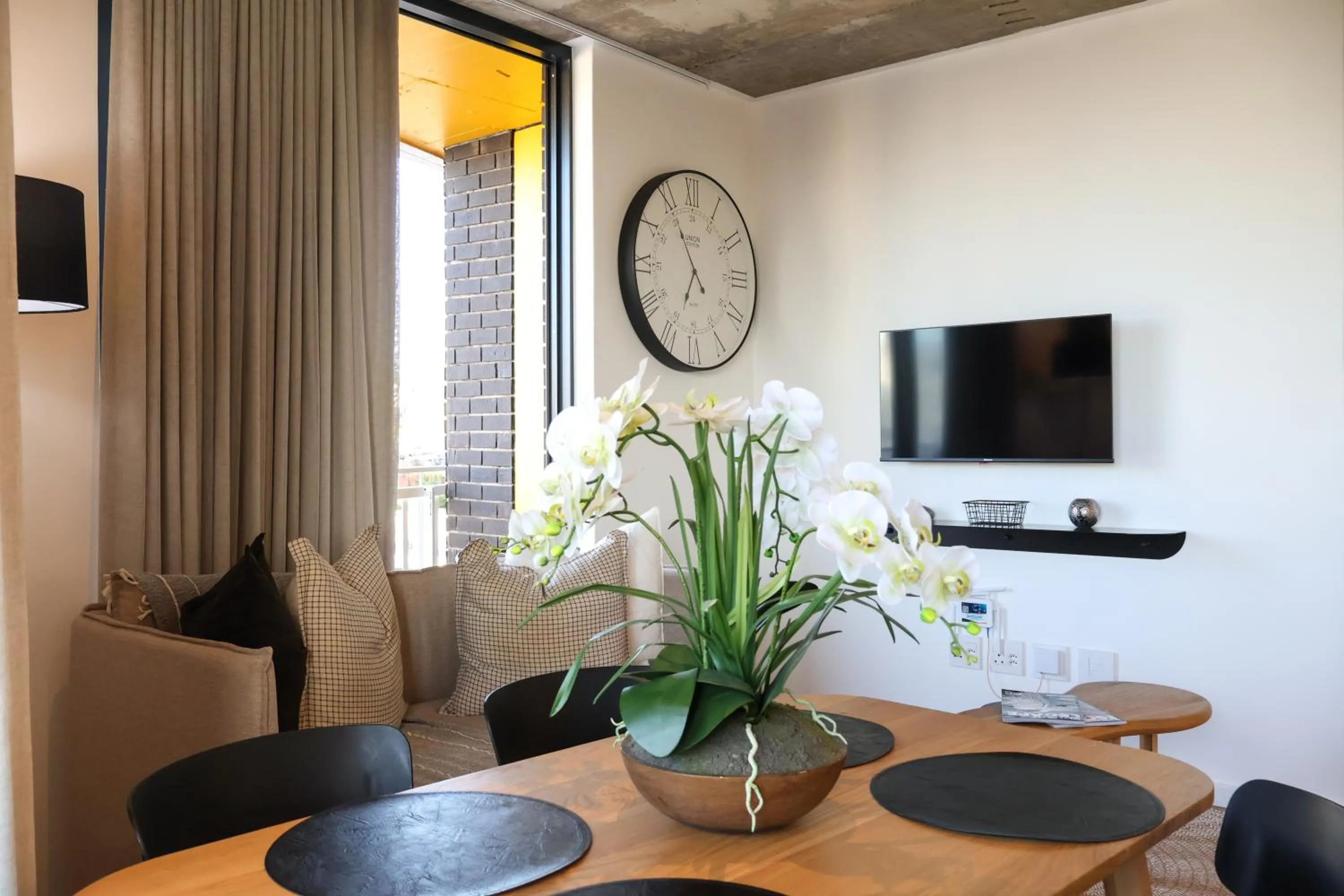 TV and multimedia in EIGHTY2 ON M - Fluent Serviced Apartments