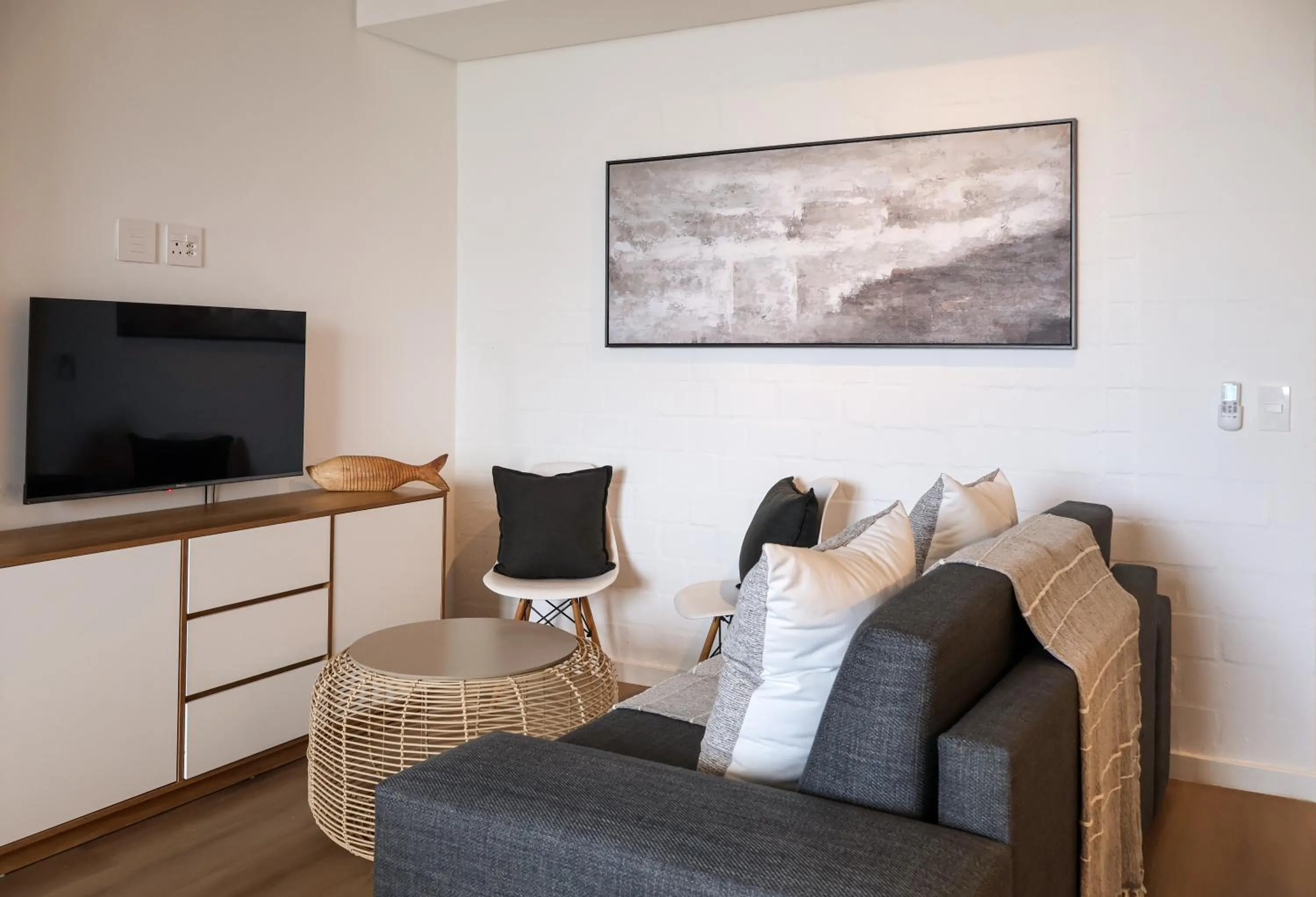 TV and multimedia in EIGHTY2 ON M - Fluent Serviced Apartments