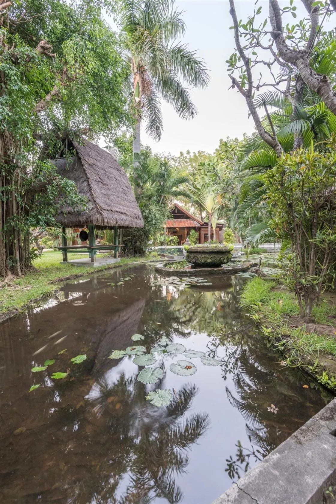 Garden in Hotel Pondok Sari Beach & SPA Resort